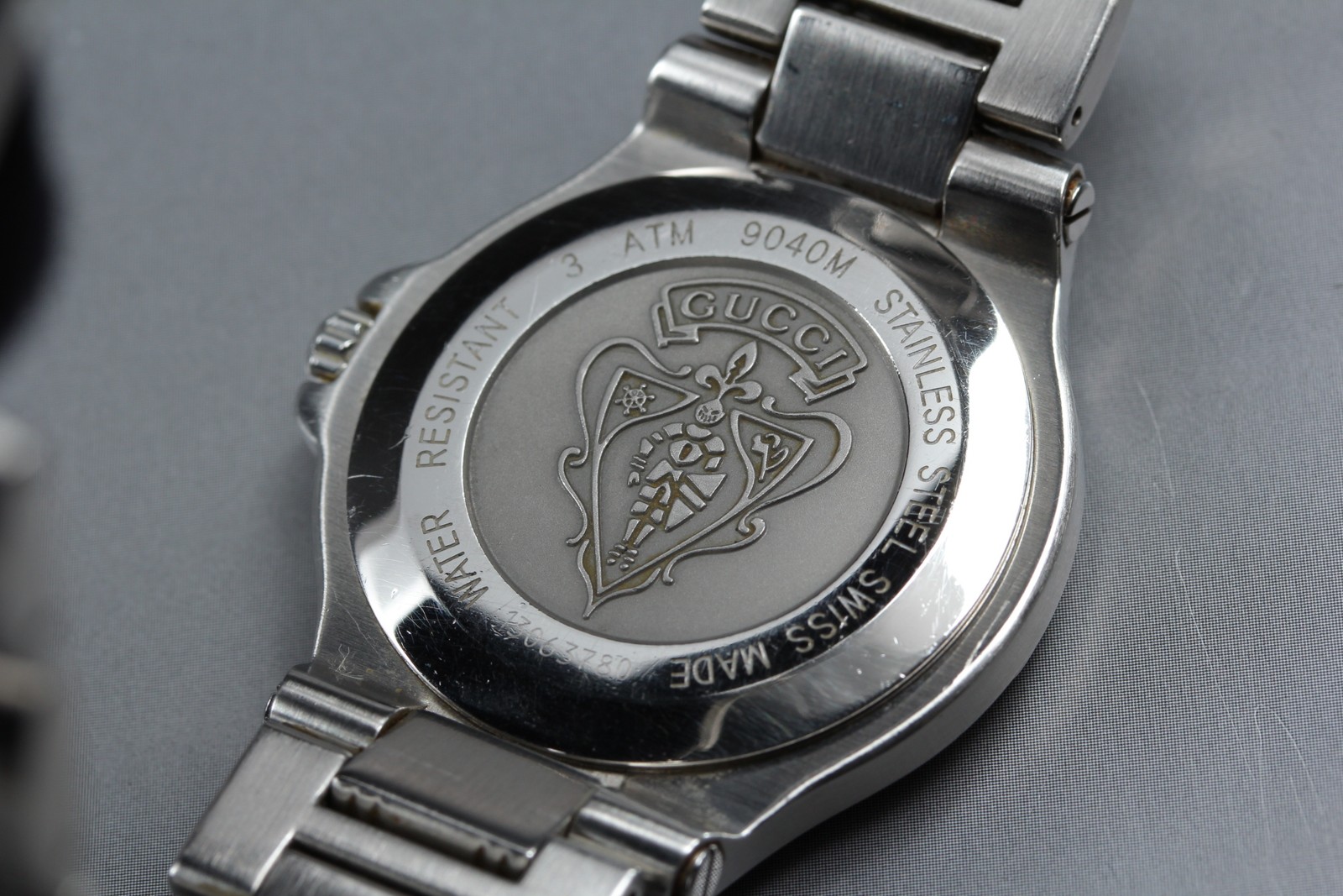 [Near MINT w/Box] GUCCI 9040M 35mm Black Dial Date Quartz Men’s Watch 7.68′