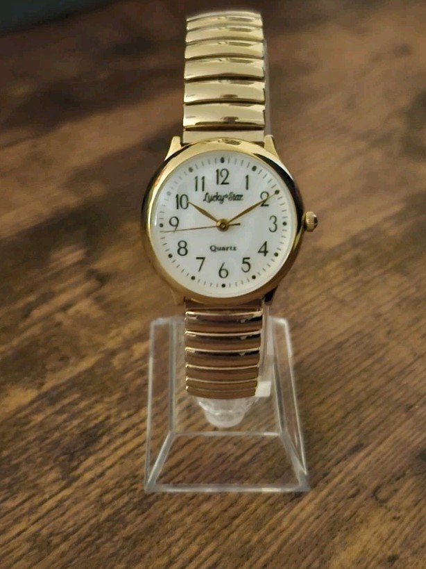 Vtg Women’s Lucky Star (DP-194) Mother of Pearl Dial (Gold-Tone Expansion Band)