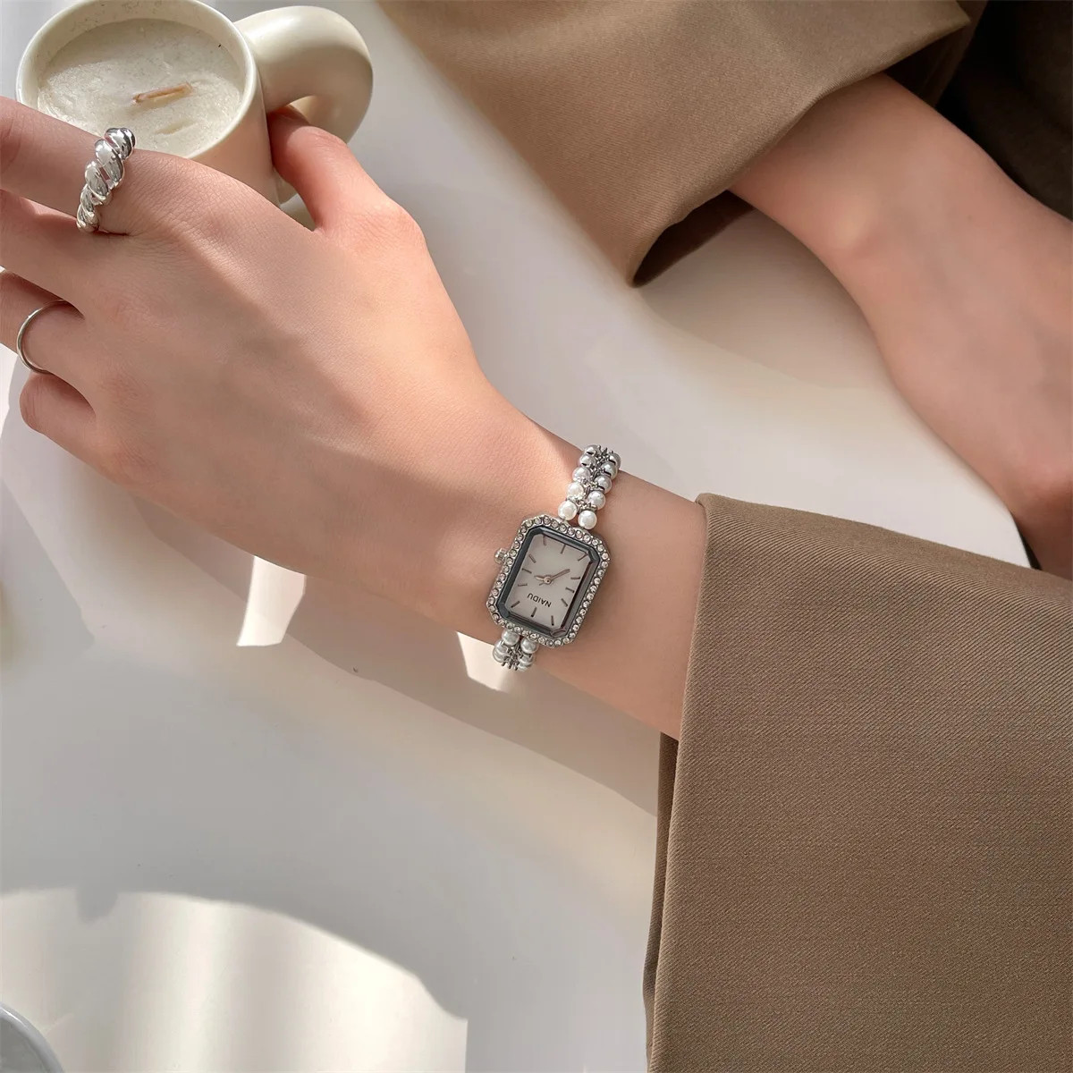 Pearl Strap Ladies Watch – 2.2×2.5cm (0.9×1in) Quartz, Luxury Gift
