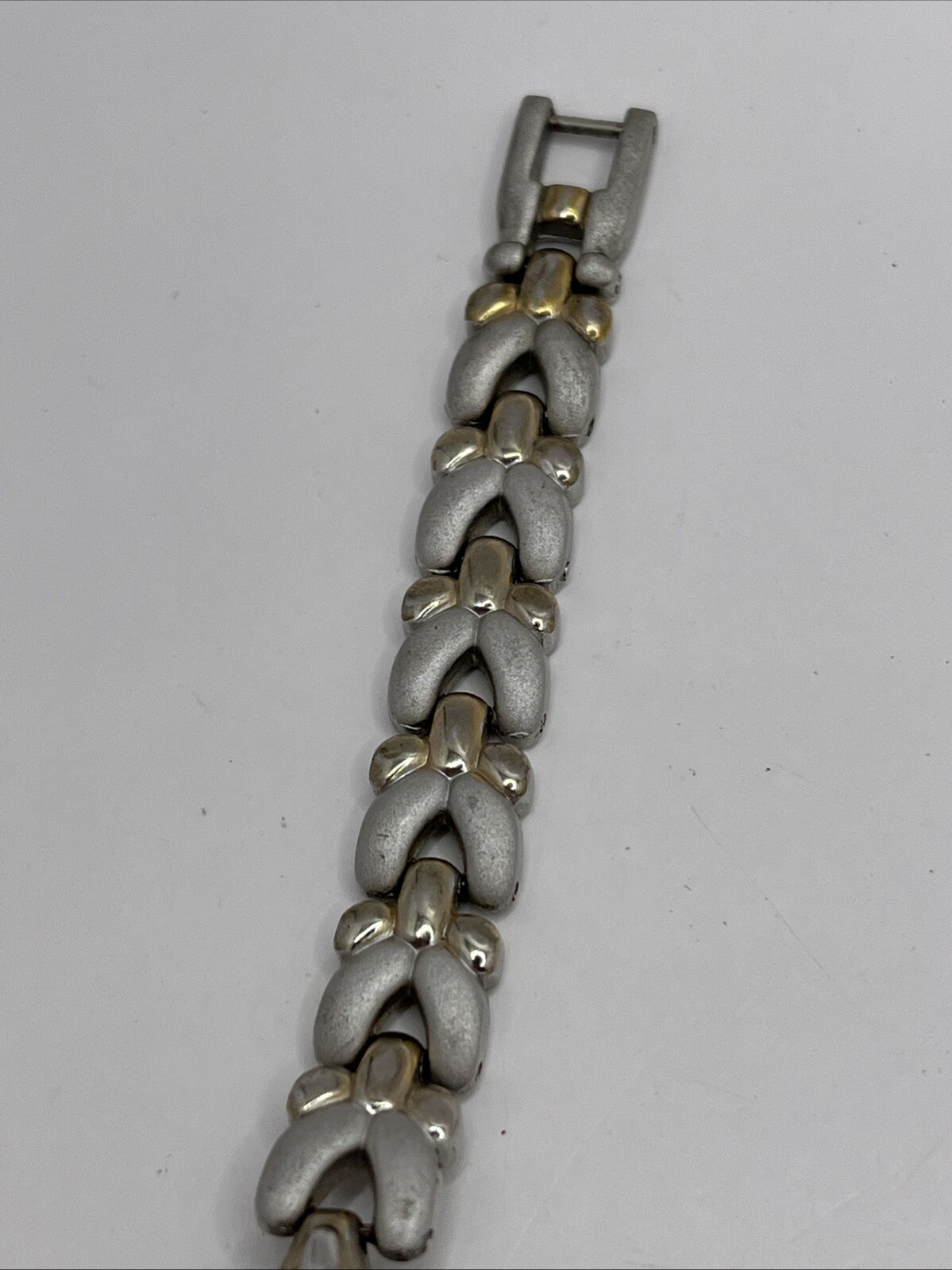 Harve Benard Women’s Two Tone Quartz Watch 6.75″ Band- New Battery