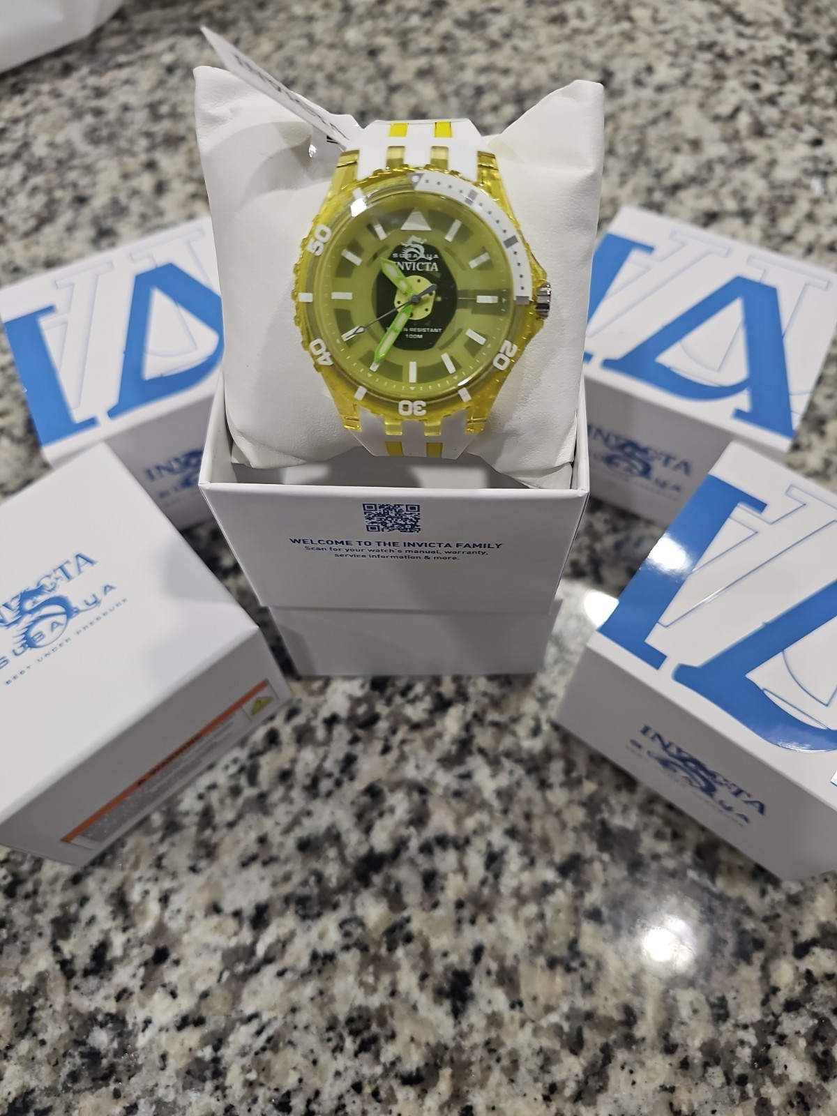 The NEW Invicta Subaqua Men’s Quartz Diver 100m Yellow/White Rubber Strap