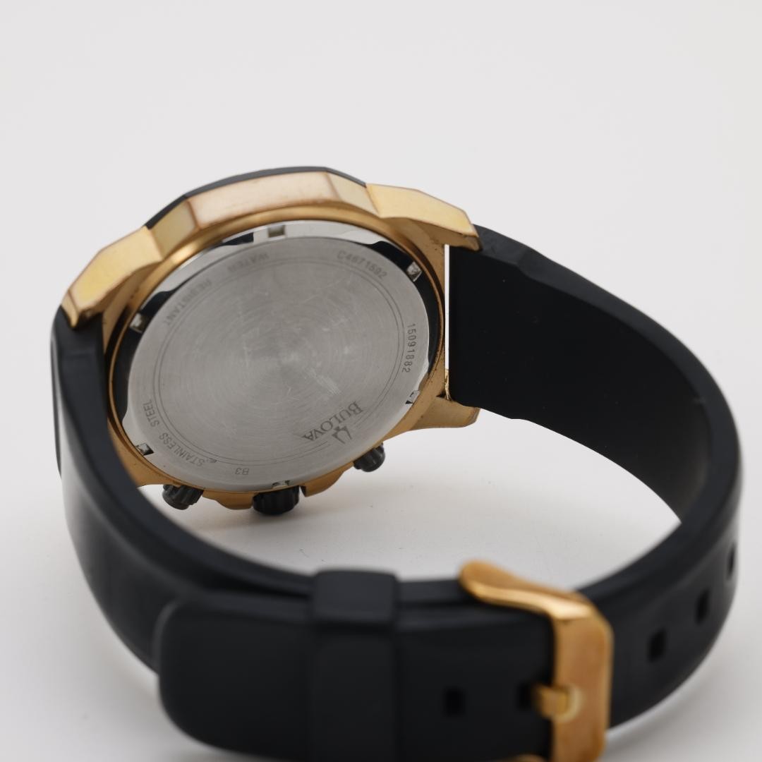 25014016 BULOVA 98B104 Men’s Quartz Watch?Case Has Numerous Scratches