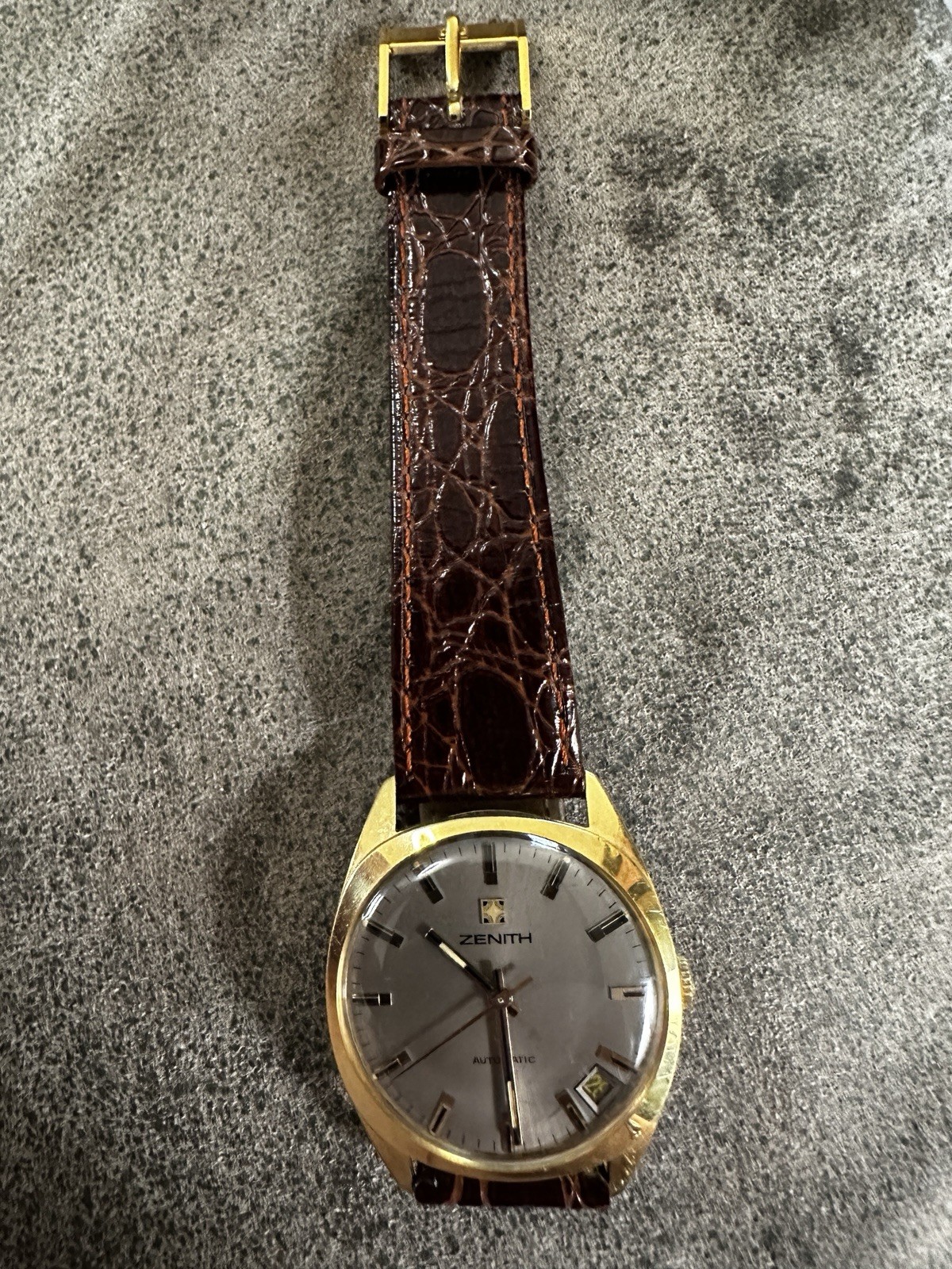 Vintage Zenith Automatic 18K Solid Gold 2572 PC Watch 1970s Signed Crown Buckle
