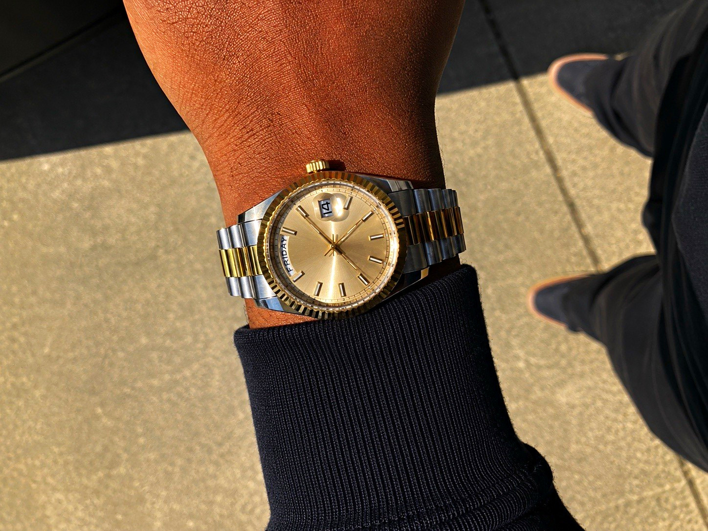 Luxury Two-Tone Day-Date Style Display Watch – Champagne Dial Gold & Silver