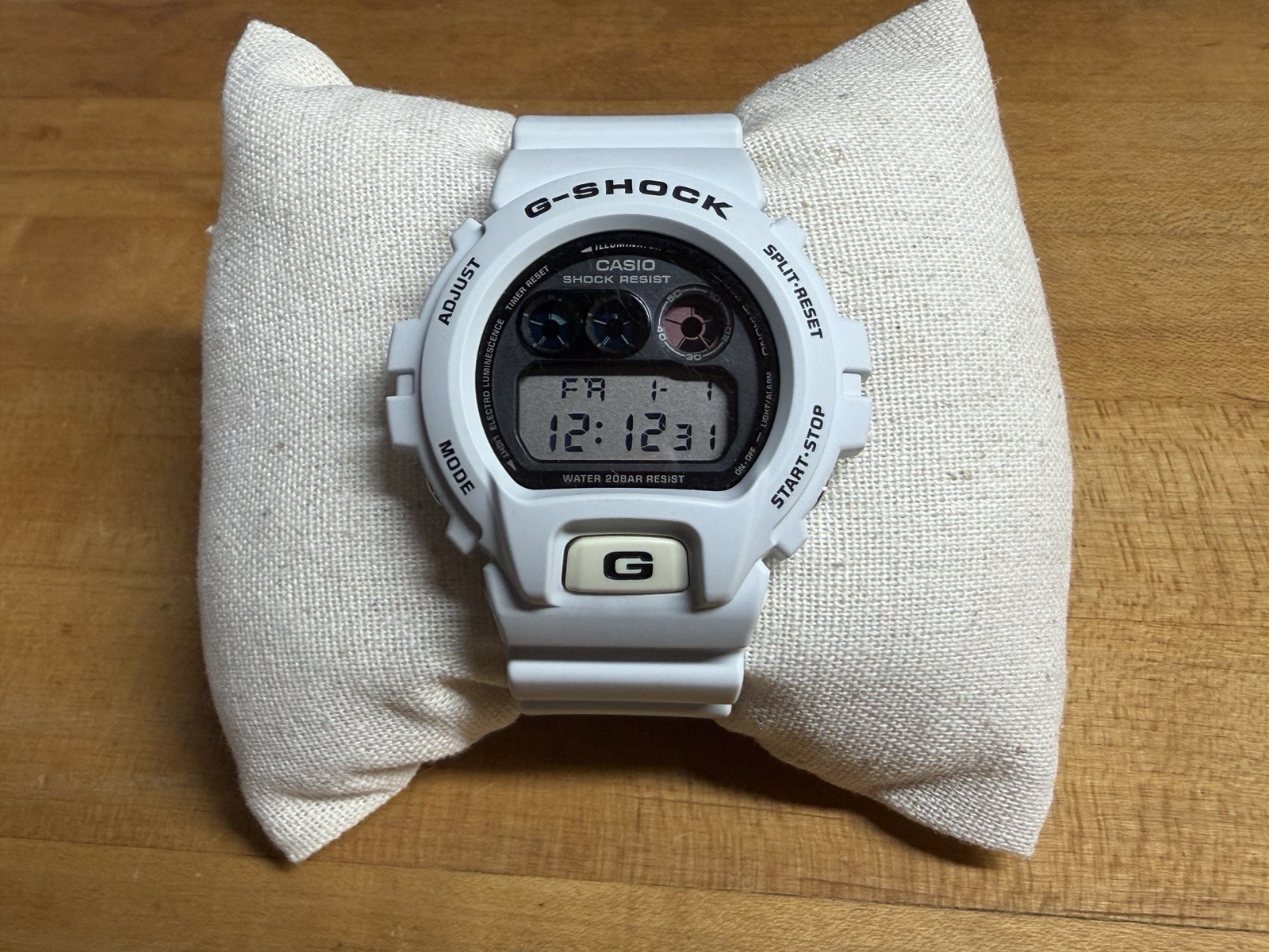 Casio G-Shock Men’s Watch – DW6900FS-8 Matte White / Grey