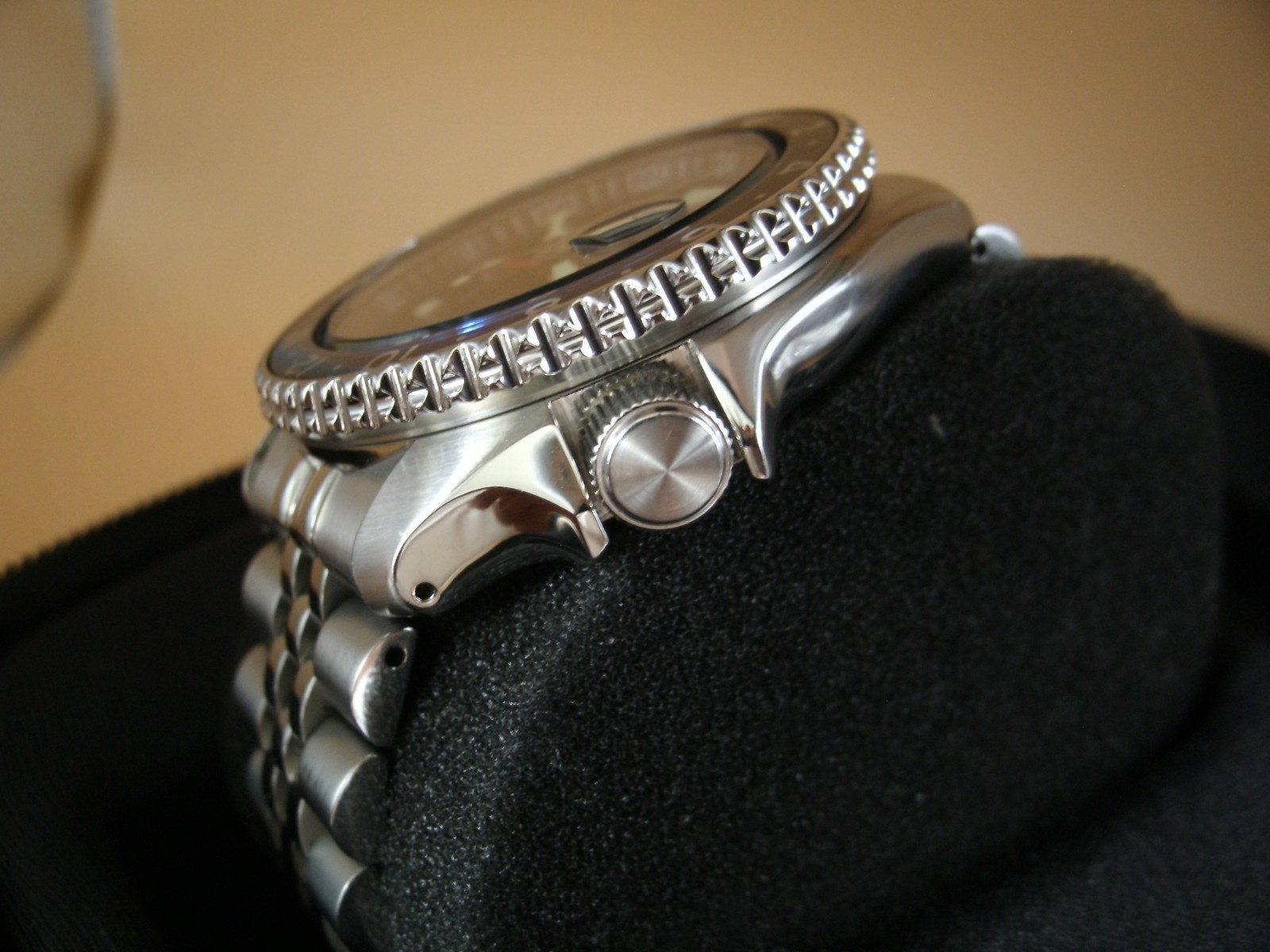Seiko 4R34-00A0 watch working and keeping time. Blue dial. GMT.