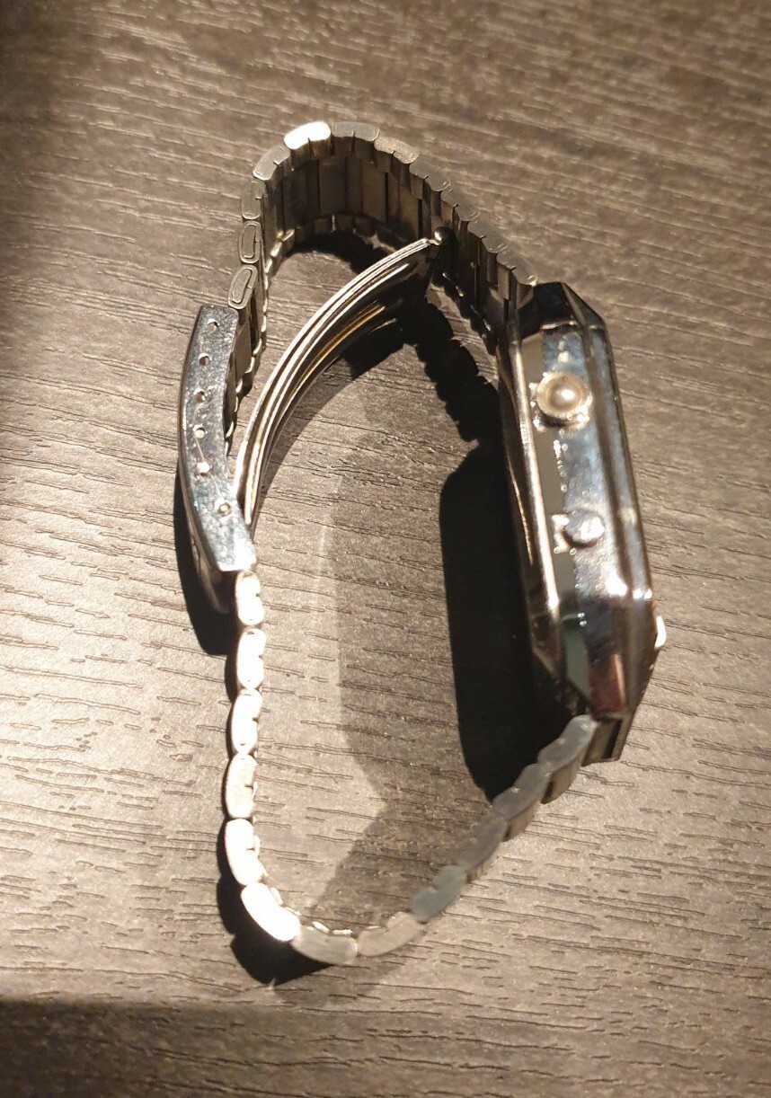 SEIKO QUARTZ RC 4000 VINTAGE DIGITAL MATRIX LCD DISPLAY.