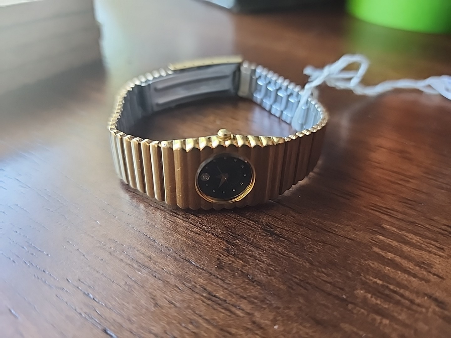 Oscar De La Renta Women Dress Gold Tone Expansion 18mm Quartz Watch 6″