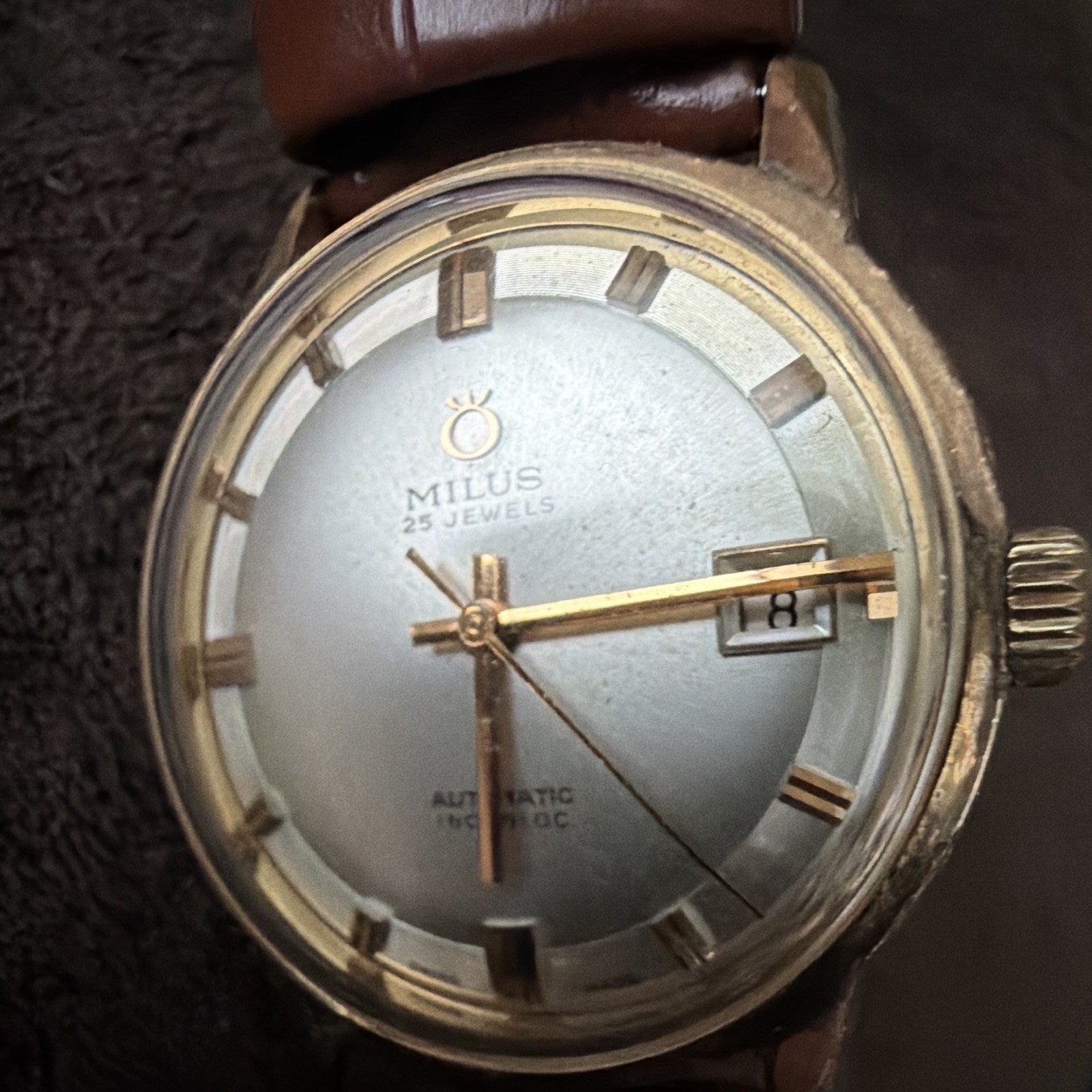 Milus 25 Jewels Vintage Automatic Date Silver Dial Brown Leather 35mm