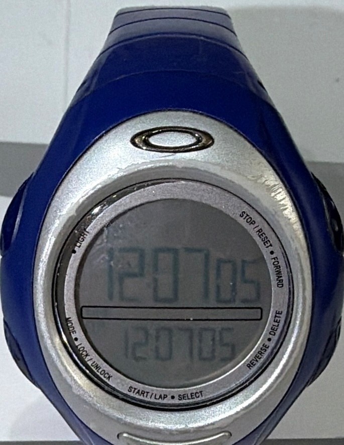 Oakley D1 Wristwatch Vintage Silver Blue unobtainium Band size Med Tested Works