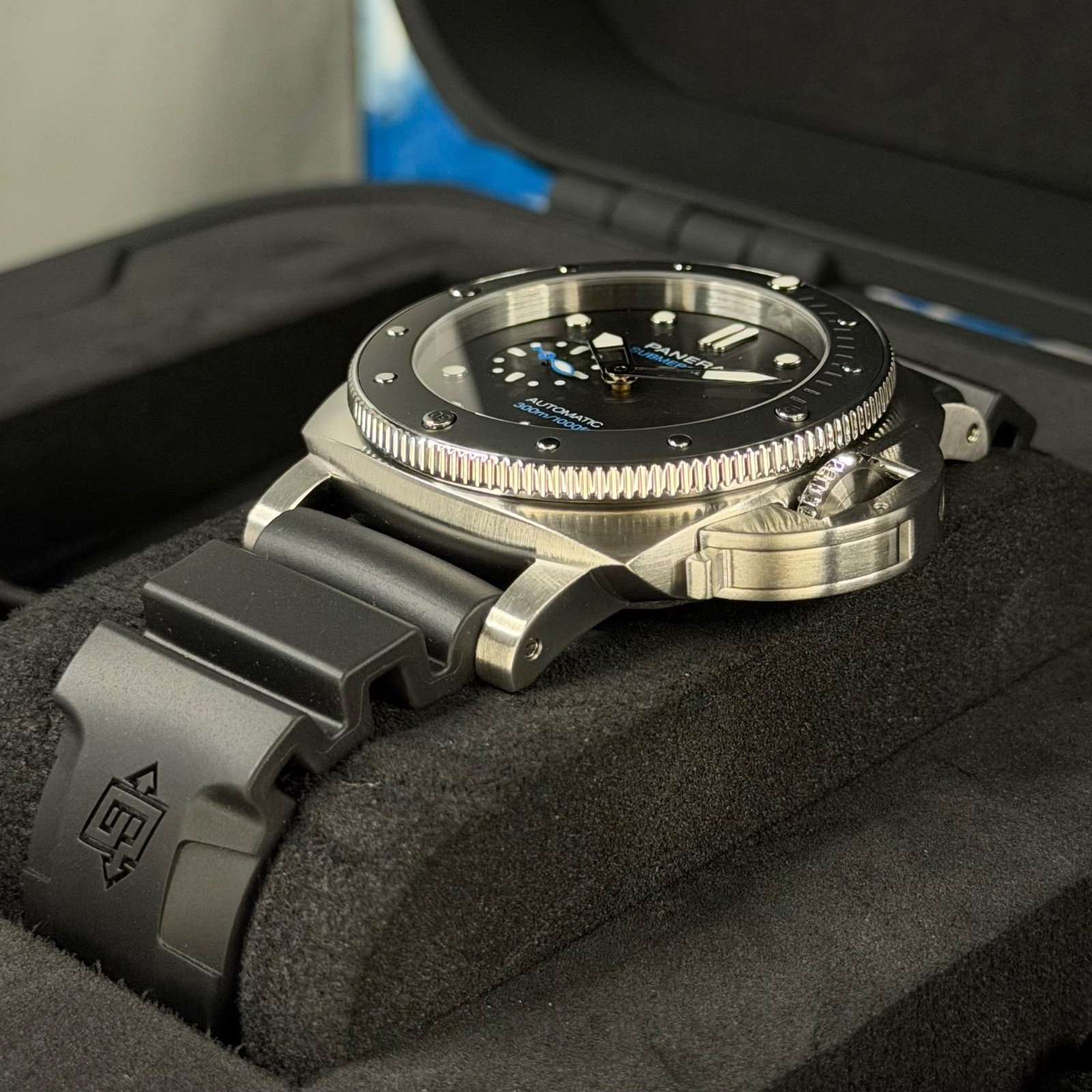 2021 Panerai Submersible PAM00683 42mm Excellent Condition Box & Papers