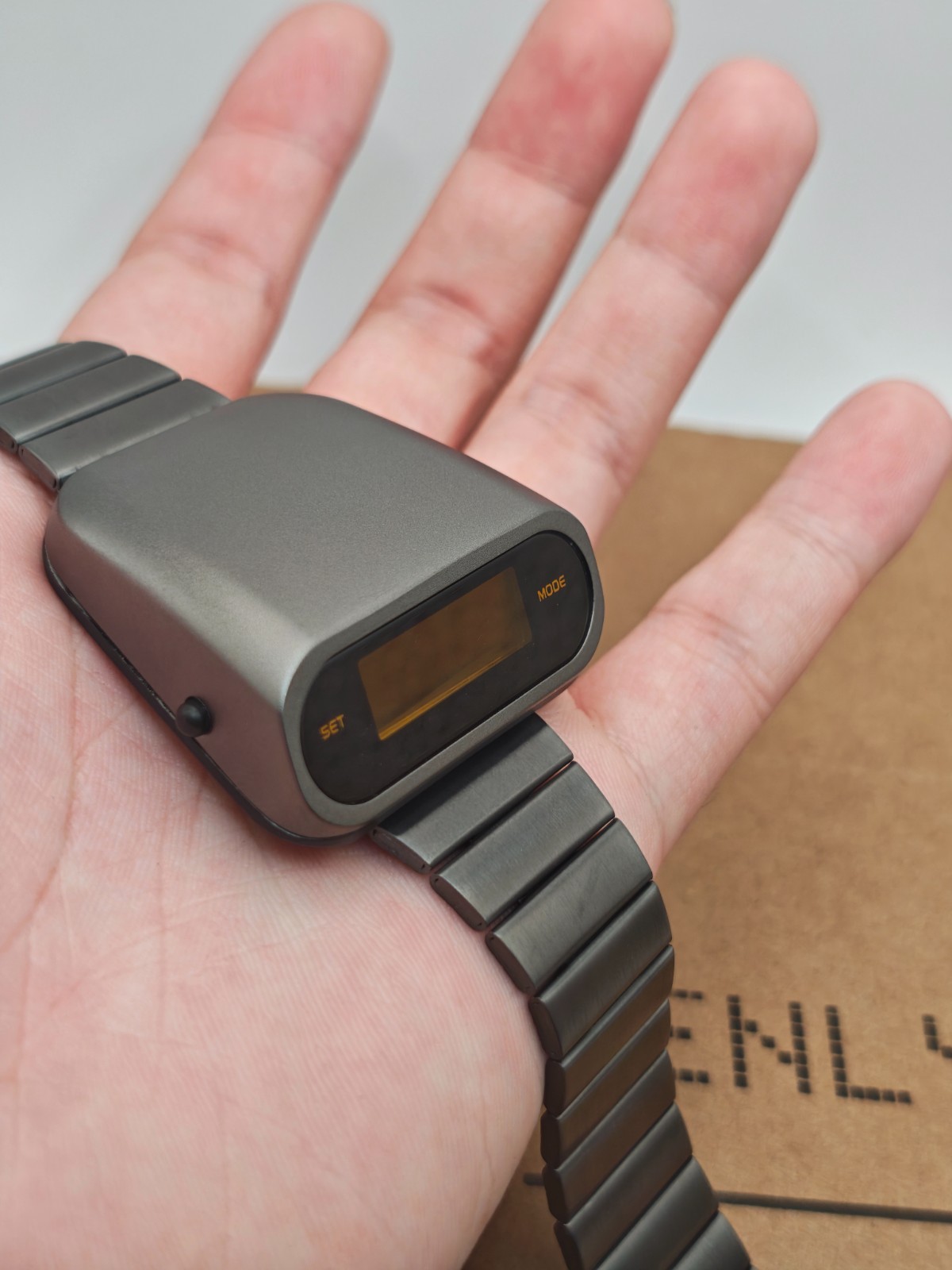 BenlyDesign “Stargazer” S1000GY – Retro-Futuristic OLED Digital Watch