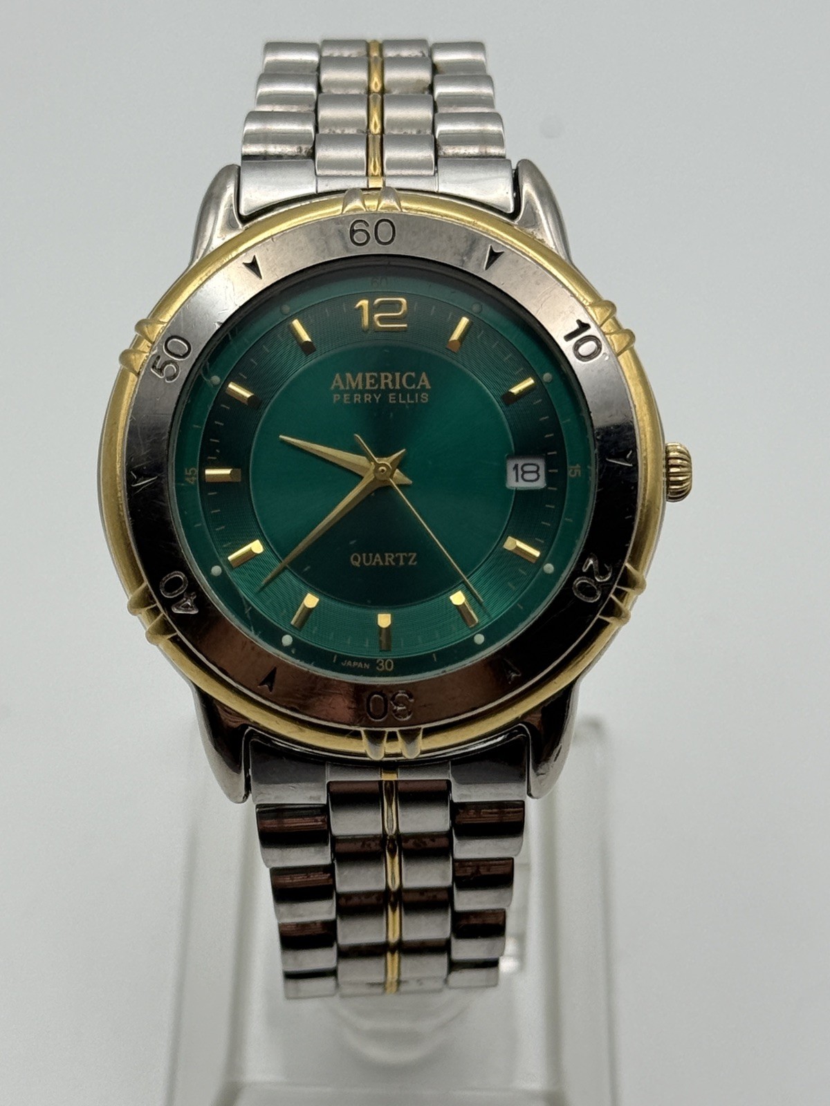 Vintage America Perry Ellis 36mm Watch Green Dial Gold/Silver APE1740 – Working