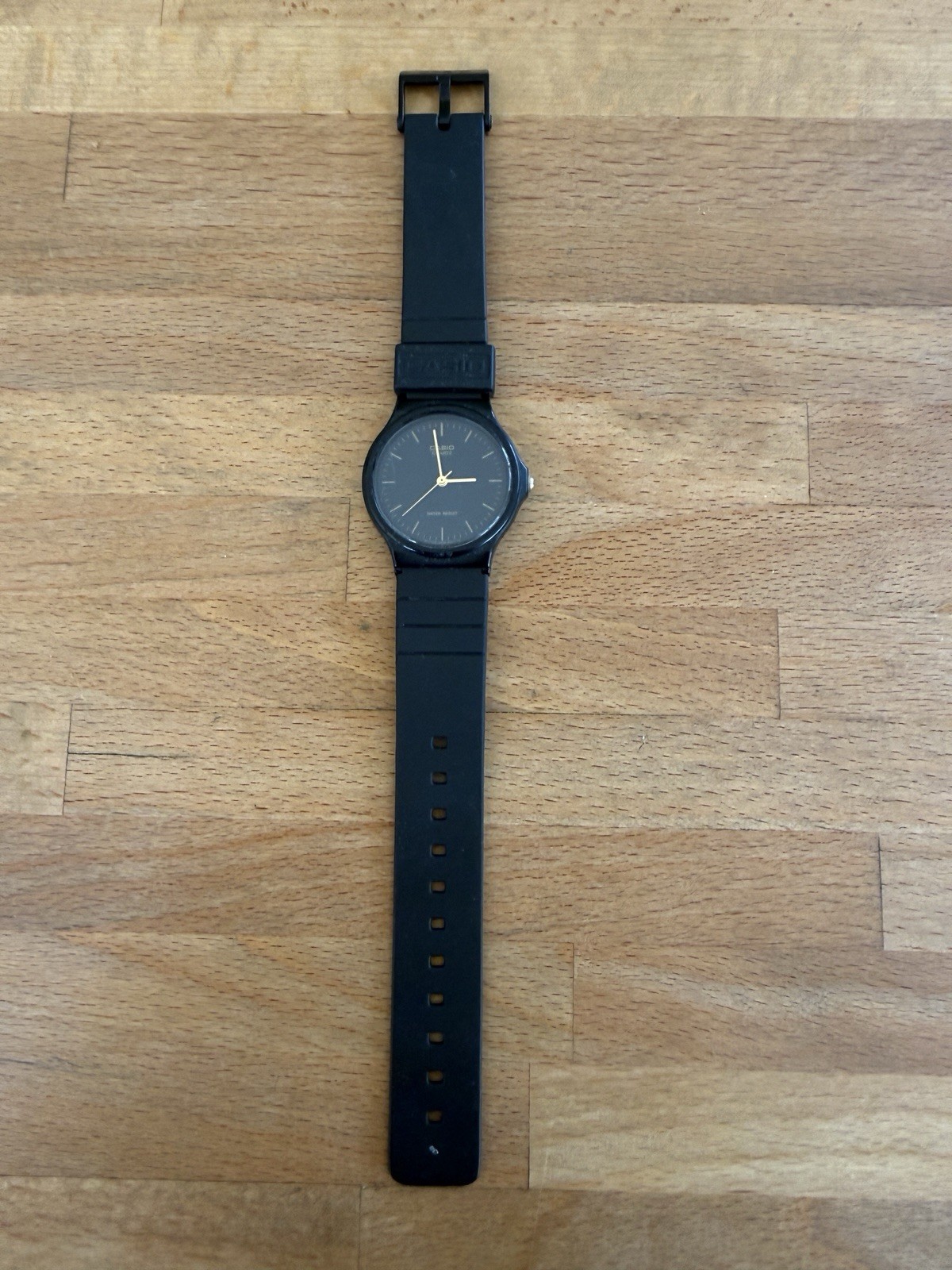 Casio MQ-24 (glass crack)