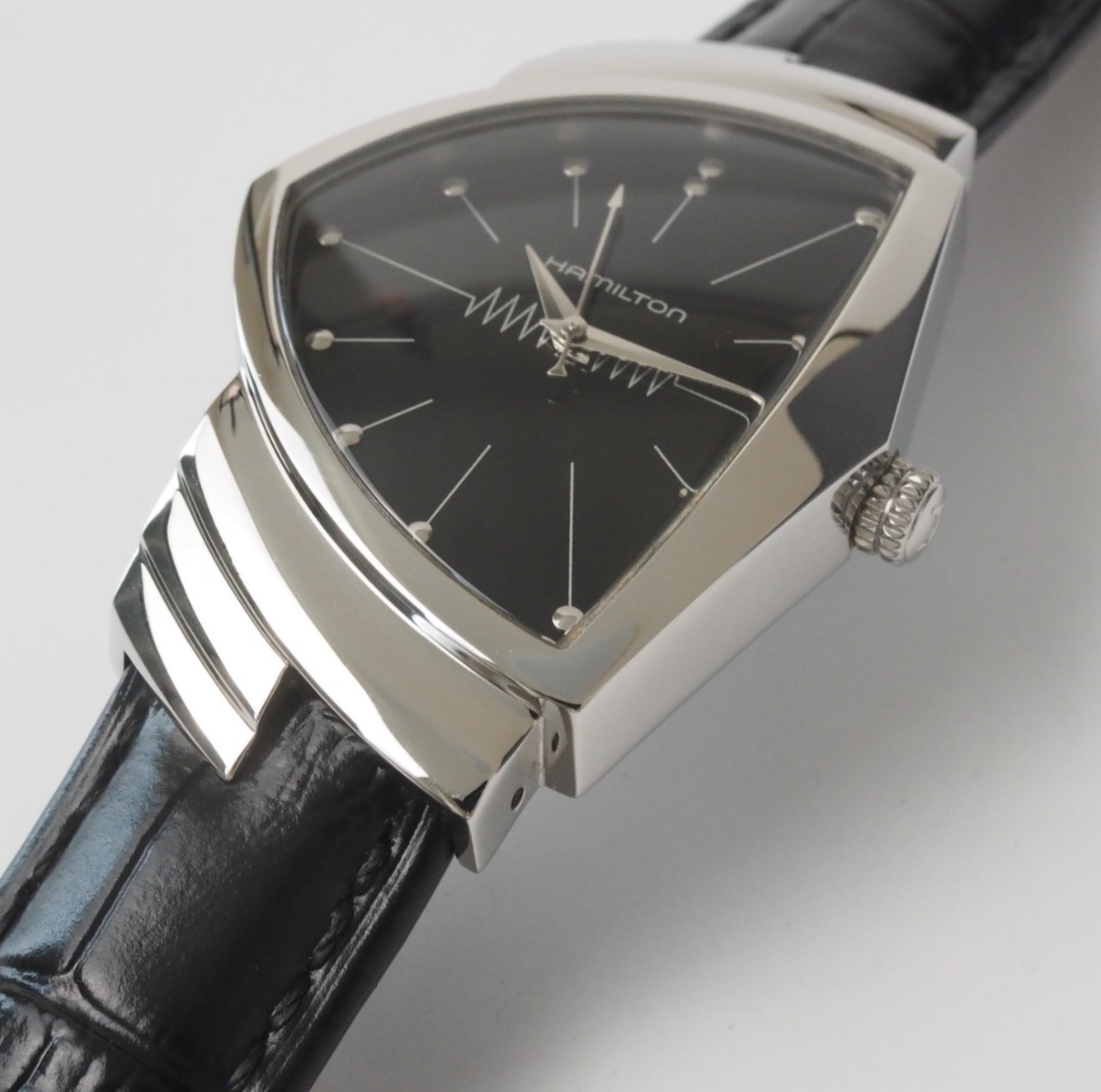 Hamilton Ventura H244112 Quartz Black Dial 33 mm