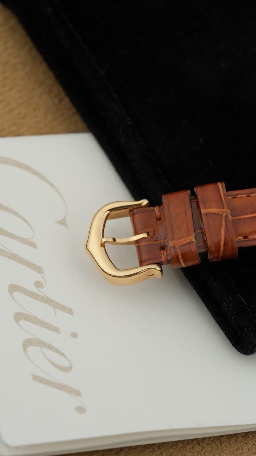 Cartier Tank Americaine Ladies 18k Yellow Gold 19mm Quartz Watch Ref. 2482