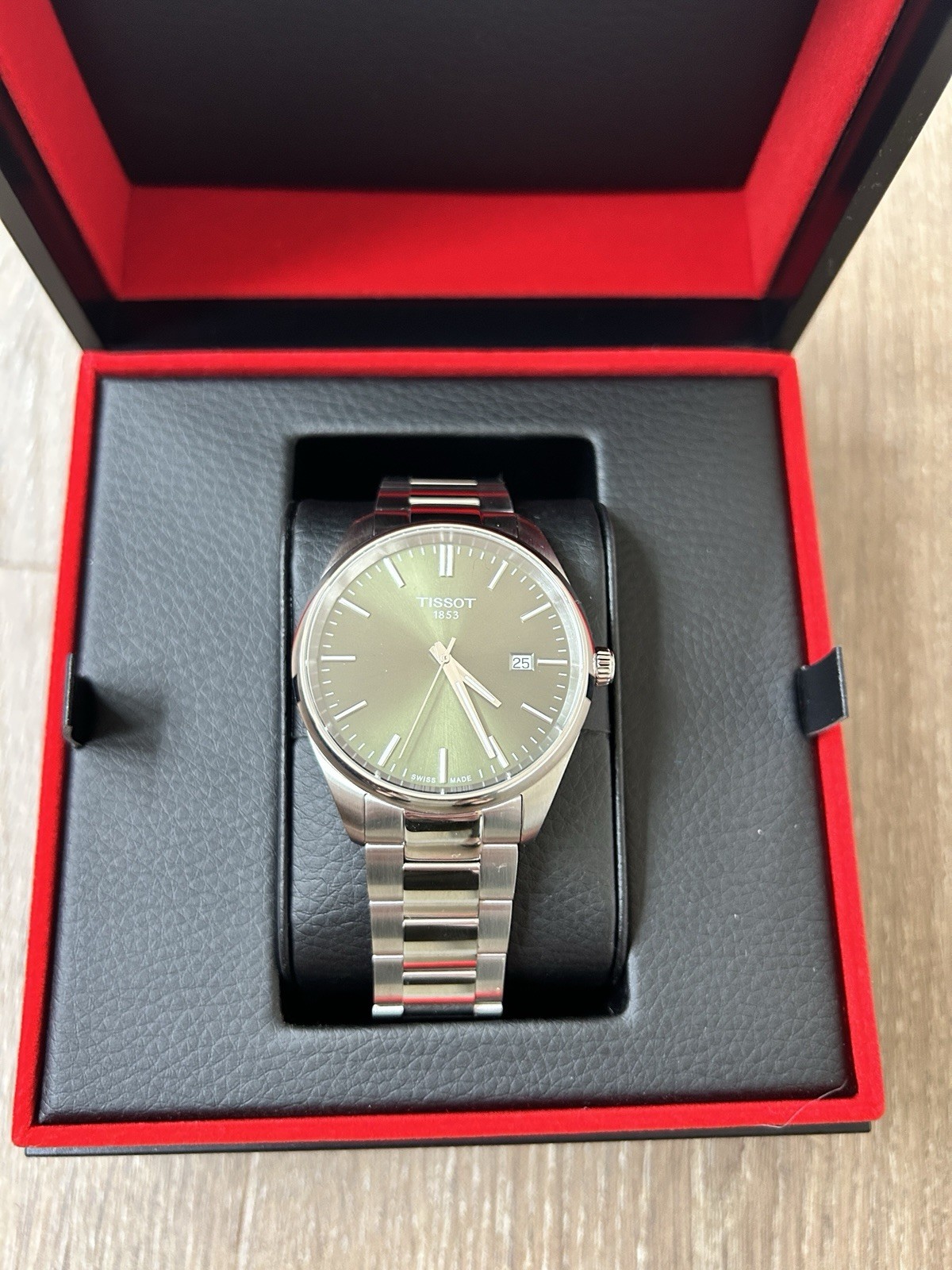 Tissot Swiss Watch Stainless Steel Green Dial Date Men’s Watch w/ Box