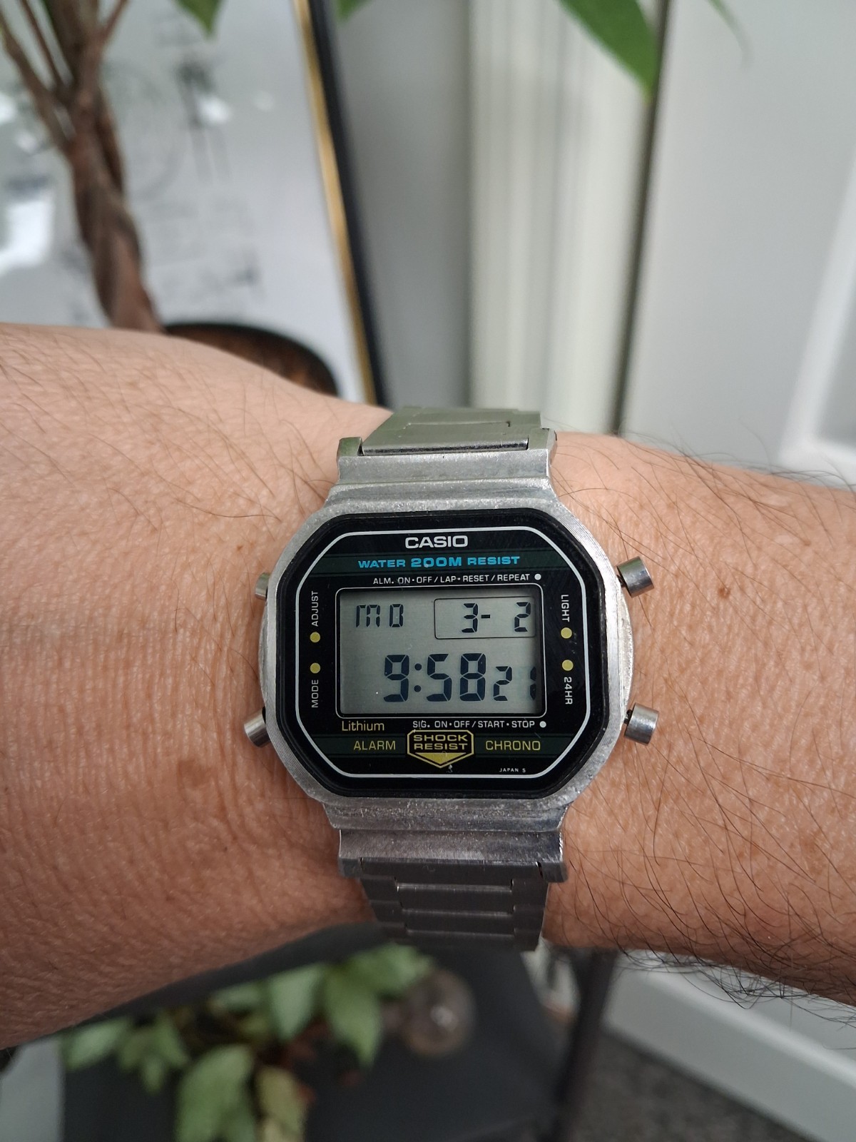 VTG Casio G-Shock (240) DW-5200 Chronograph Alarm Digital Men’s 37mm Watch Japan