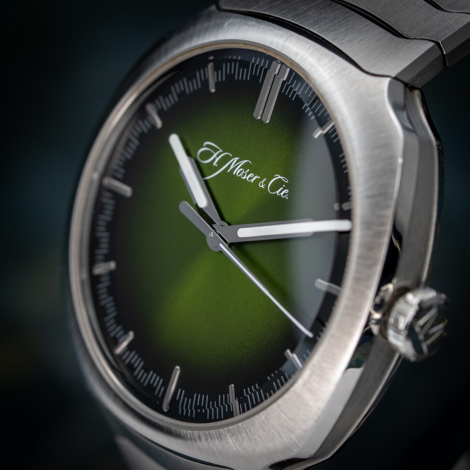 H. Moser & Cie Streamliner 6200-1200 40mm Steel Matrix Green Fumé Dial Auto Box