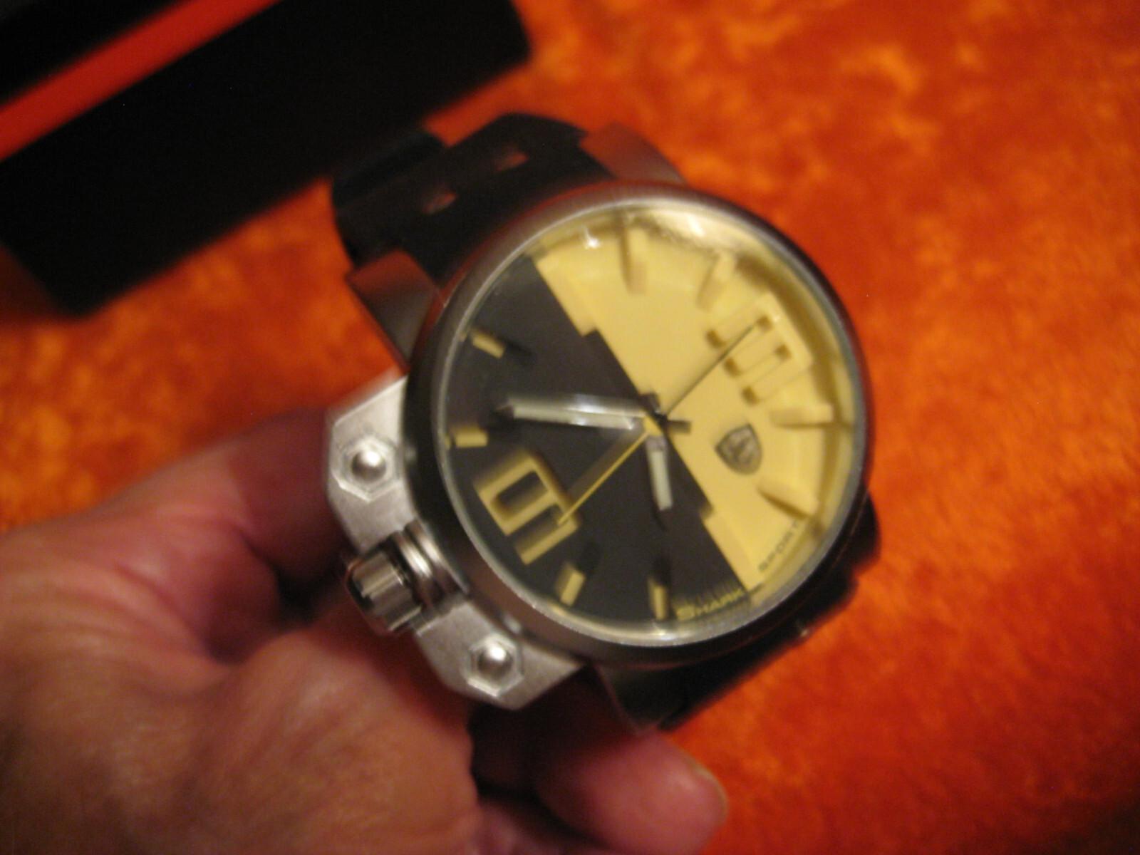 SHARK SPORT WATCH CREAM AND BLACK NEW W/ BOX SF003R