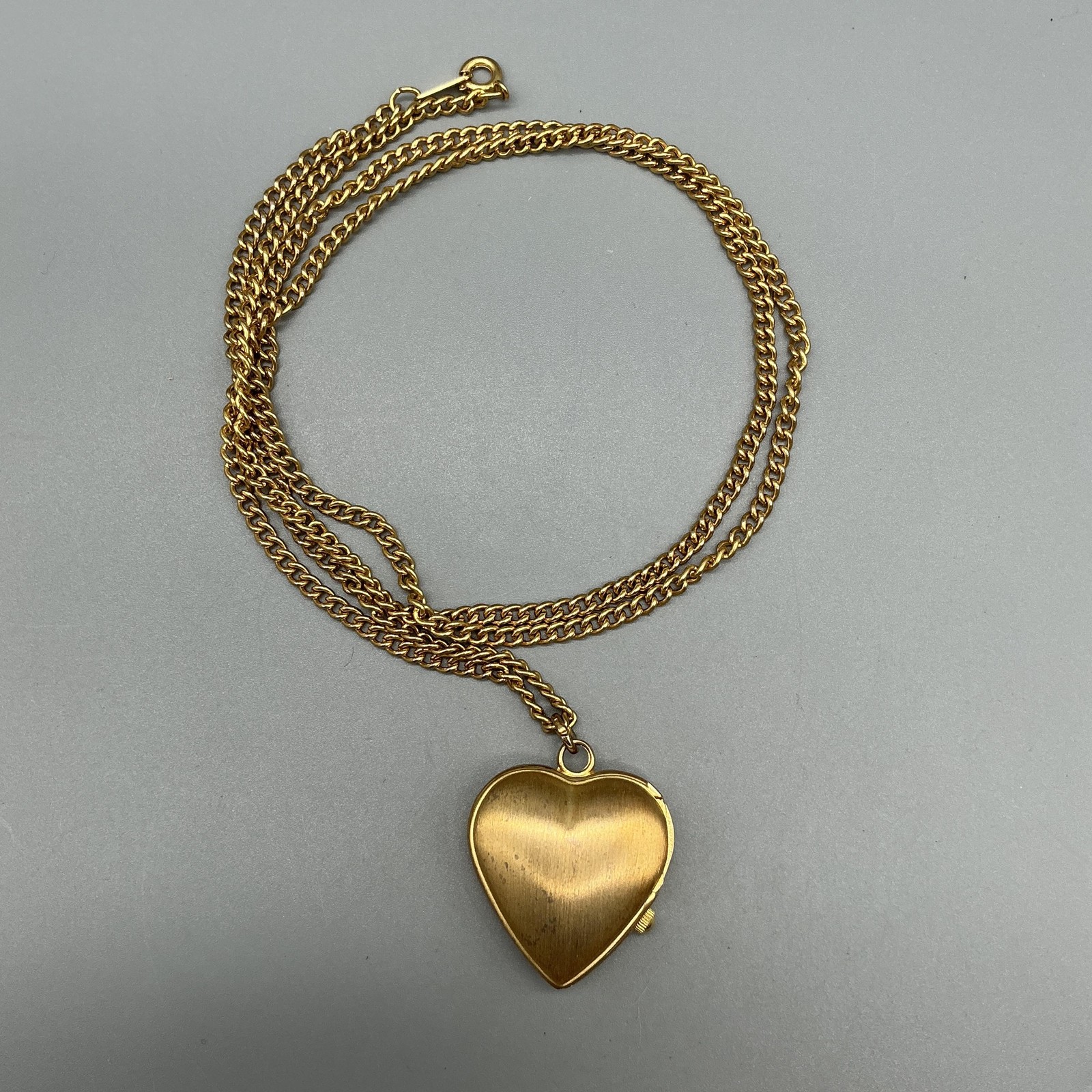 Heart Locket Pendant Necklace Watch Women 18mm Gold Dial Gold Tone New Battery