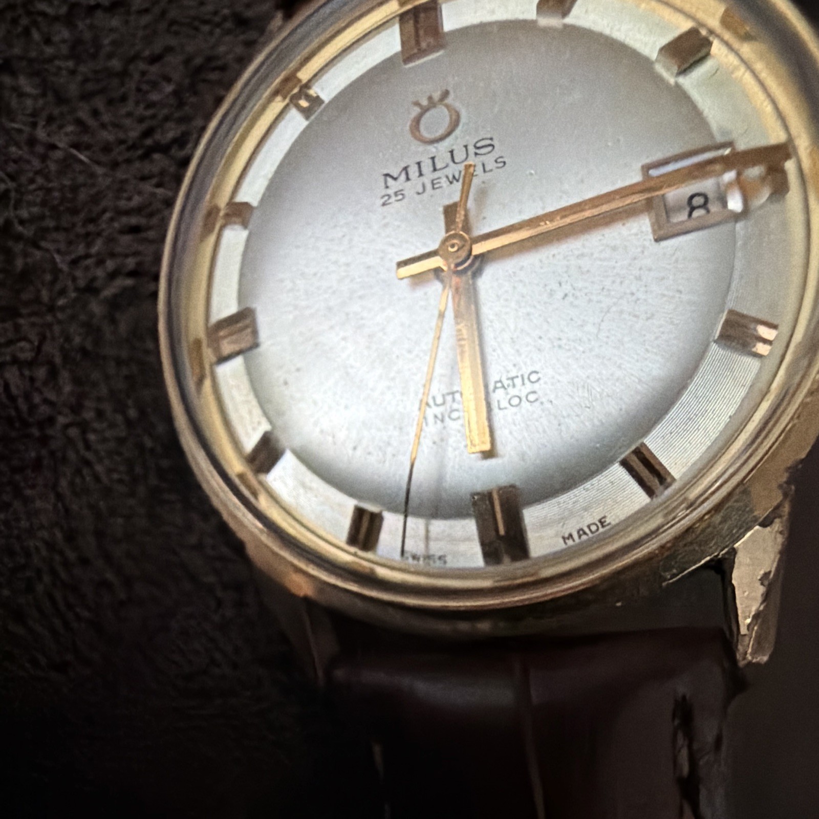 Milus 25 Jewels Vintage Automatic Date Silver Dial Brown Leather 35mm