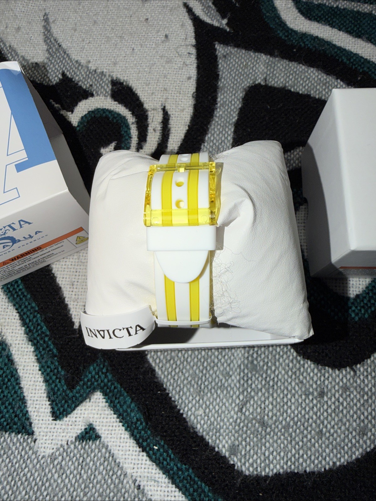 Invicta Subaqua Men’s Quartz Diver 100m 50mm Yellow/White Rubber Strap Box