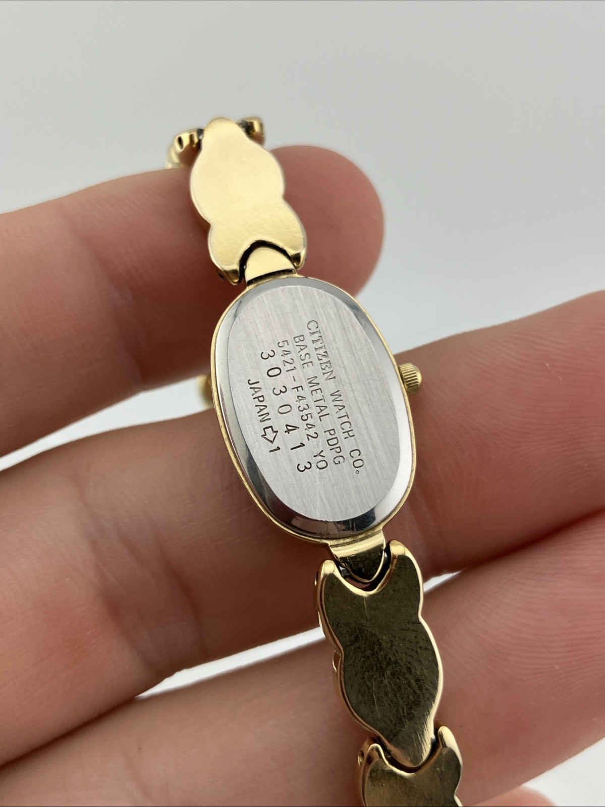 Vtg Citizen Elegance Ladies 14mm Watch Gold Tone Pearl Bezel MOP 7.25” RUNS