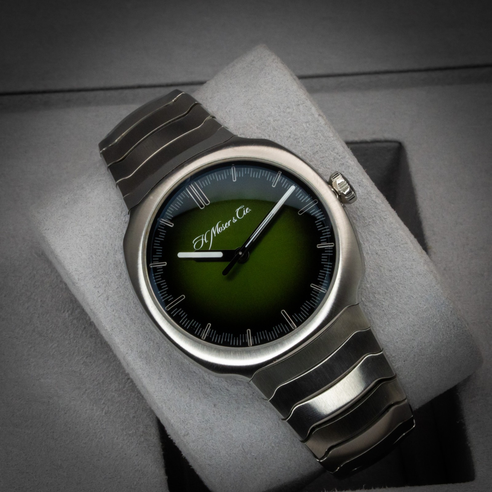 H. Moser & Cie Streamliner 6200-1200 40mm Steel Matrix Green Fumé Dial Auto Box