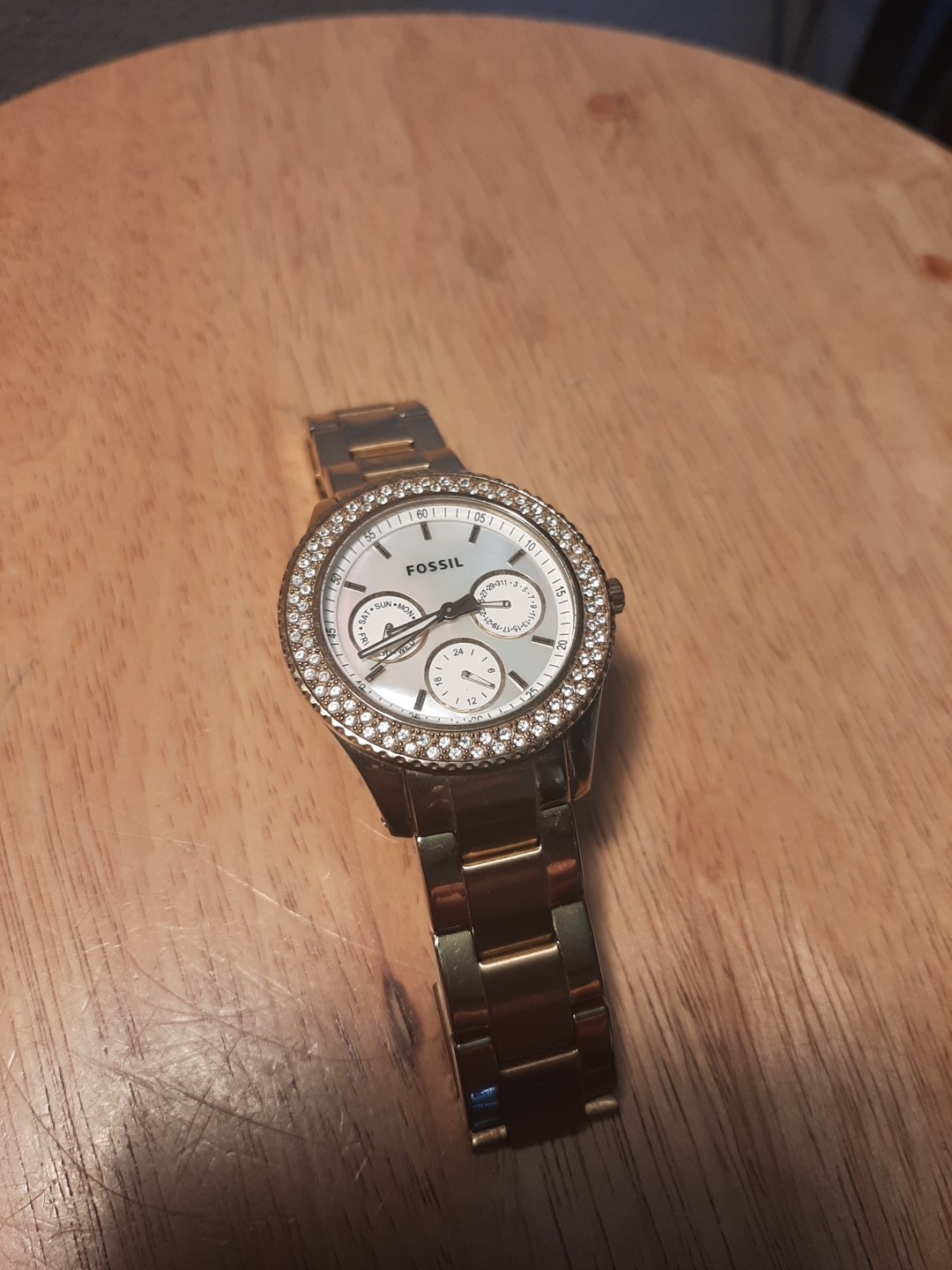 Fossil ES-2861 Womens Watch 38mm MOP Dial Crystals Gold Tone New Battery 6.75″