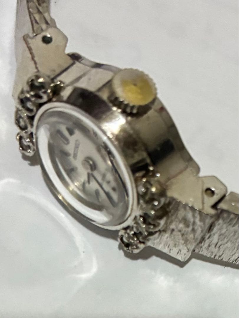 Vintage Seiko bracelet watch, hand-wound, with rhinestones.