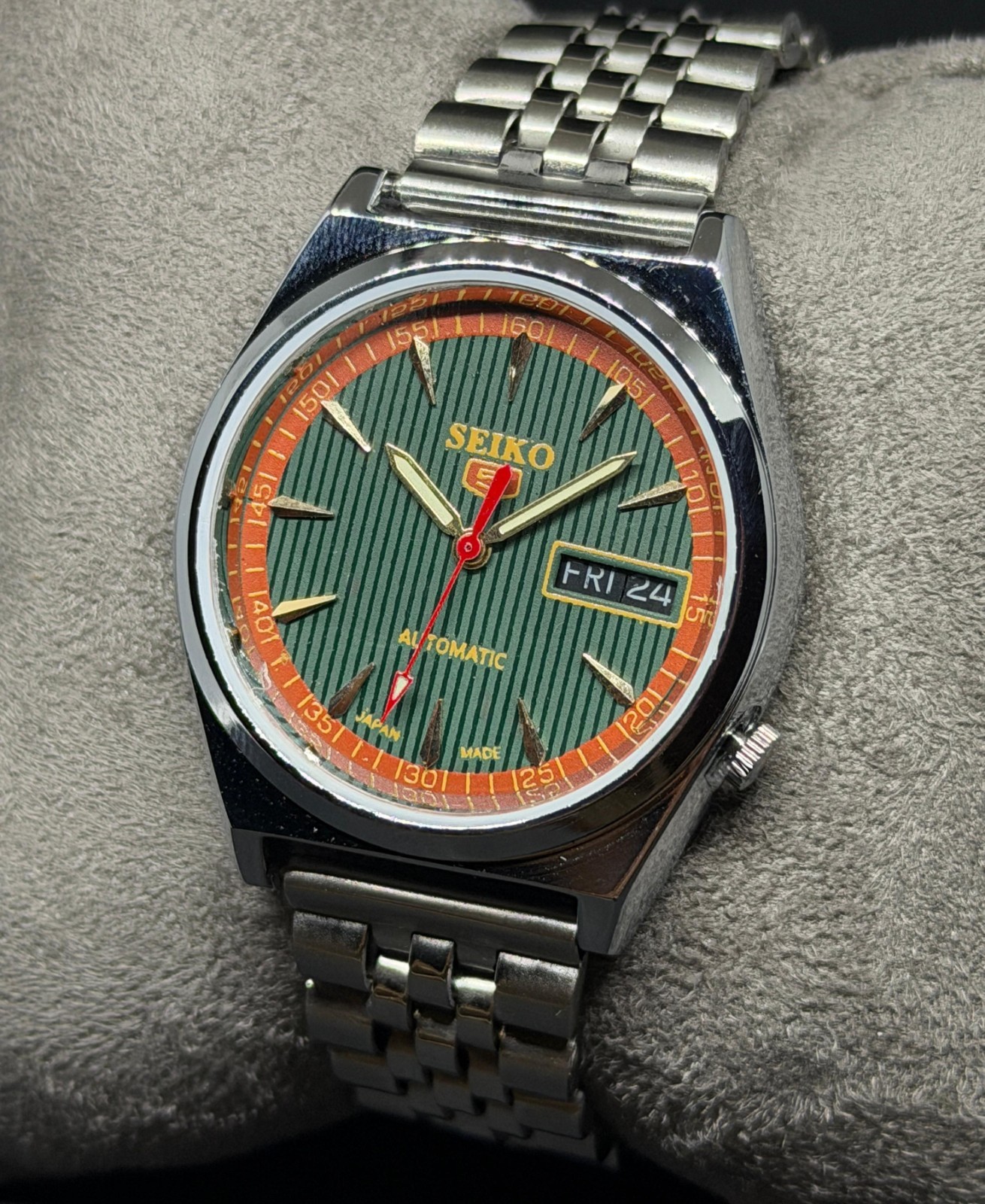 Vintage Seiko 5 Automatic Day/Date Japanese Men’s Wrist Watch