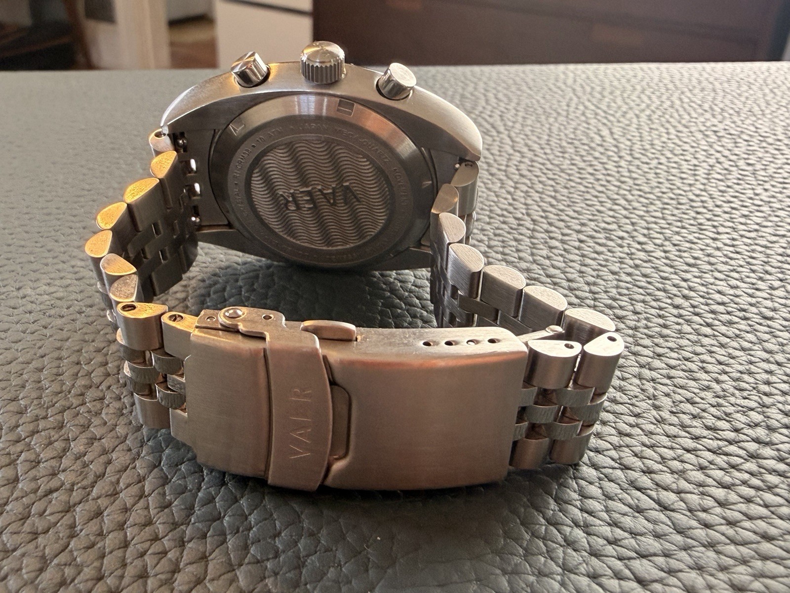 Vaer R1 USA Racing Chronograph – Cream 38mm Mecca Quartz Bracelet and Strap