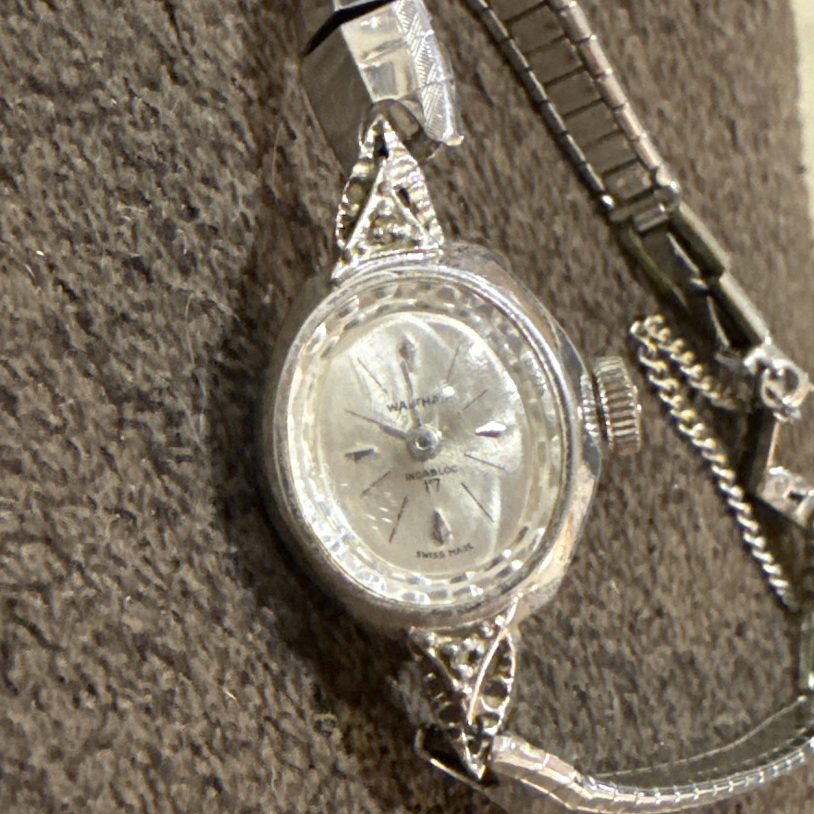 Vintage Waltham Mechanical Ladies Watch Incabloc 17 Clasp Won’t Snap WORKS!