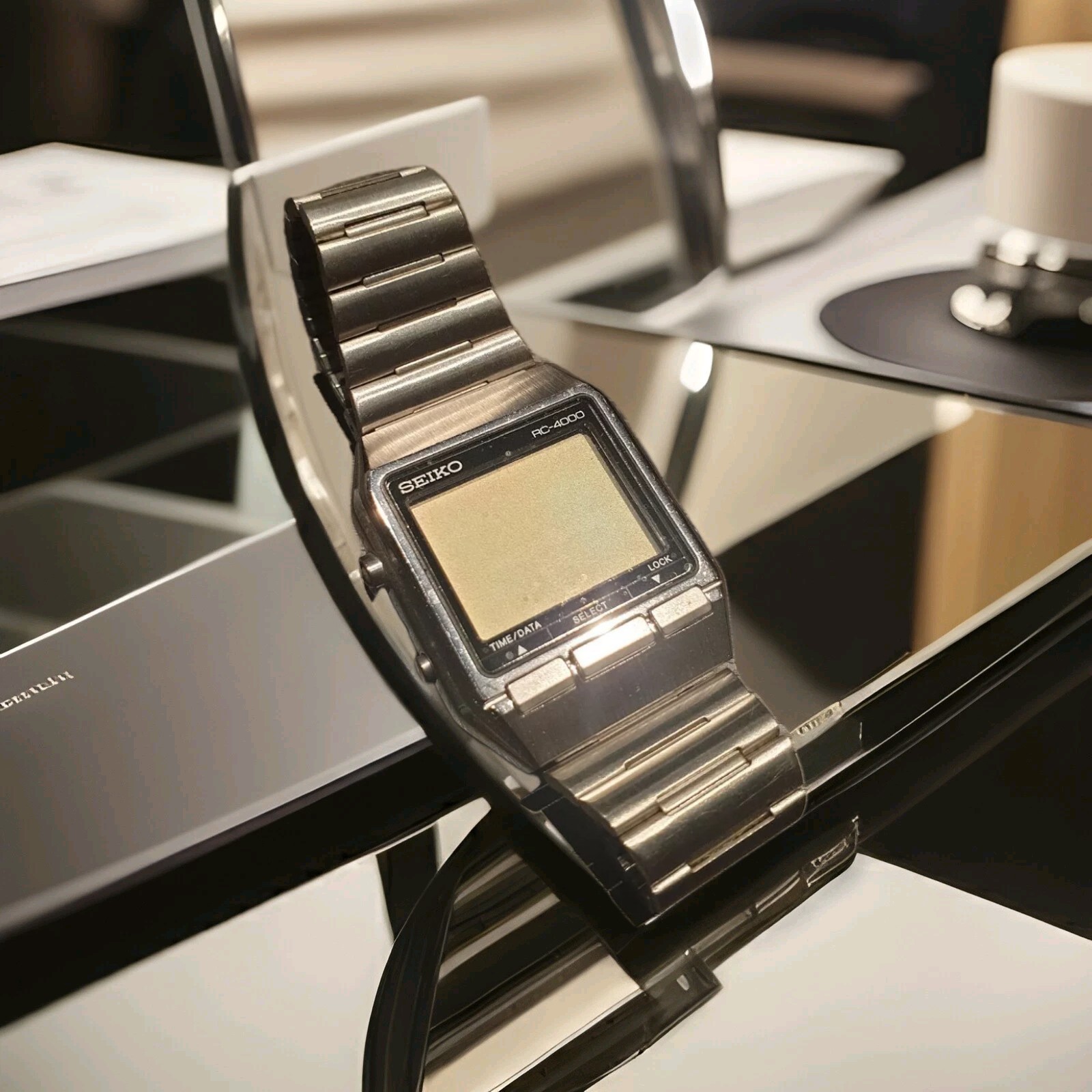 SEIKO QUARTZ RC 4000 VINTAGE DIGITAL MATRIX LCD DISPLAY.