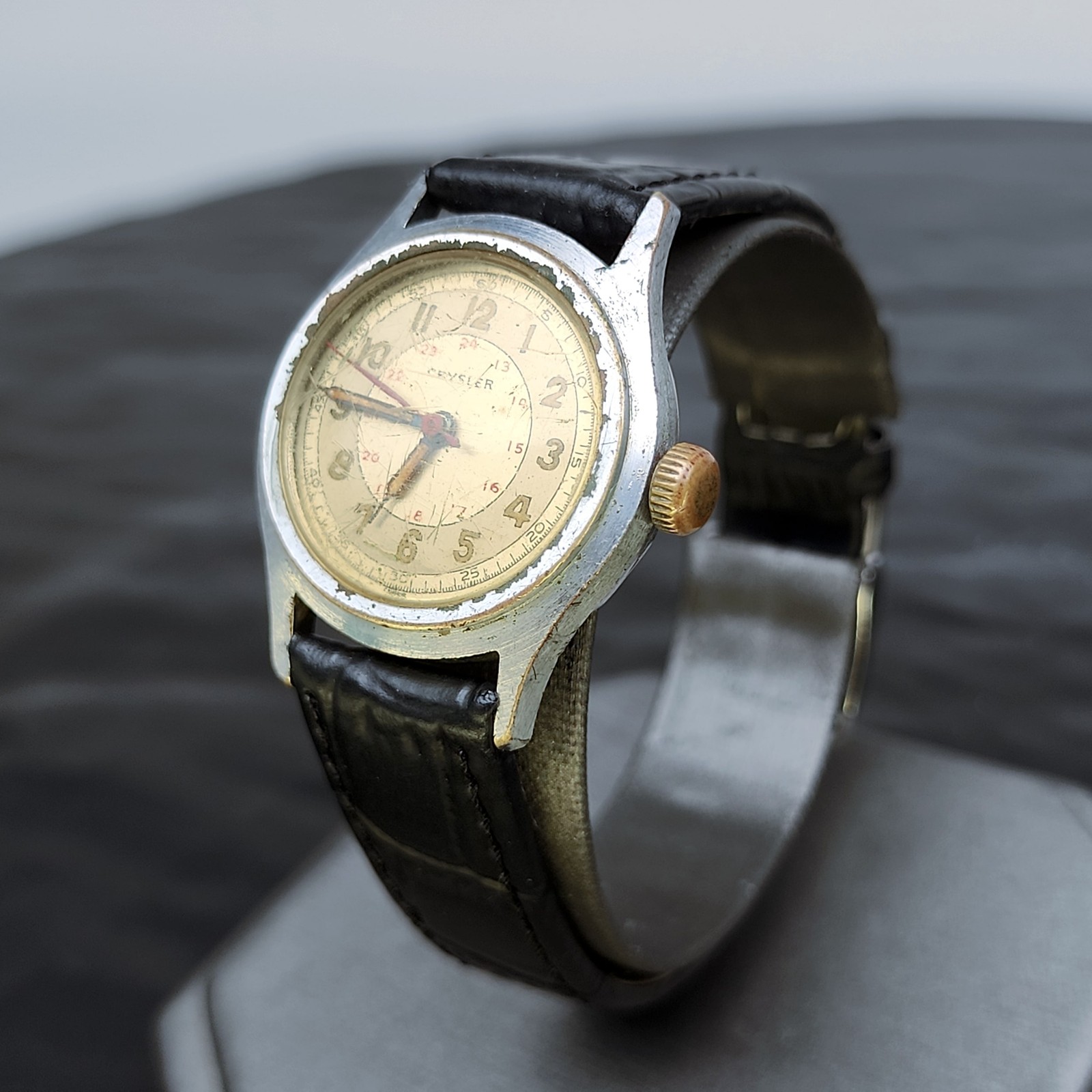 Crysler WWII Military Swiss Made Shockproof 17 Jewel Watch Vintage Rare! Works!