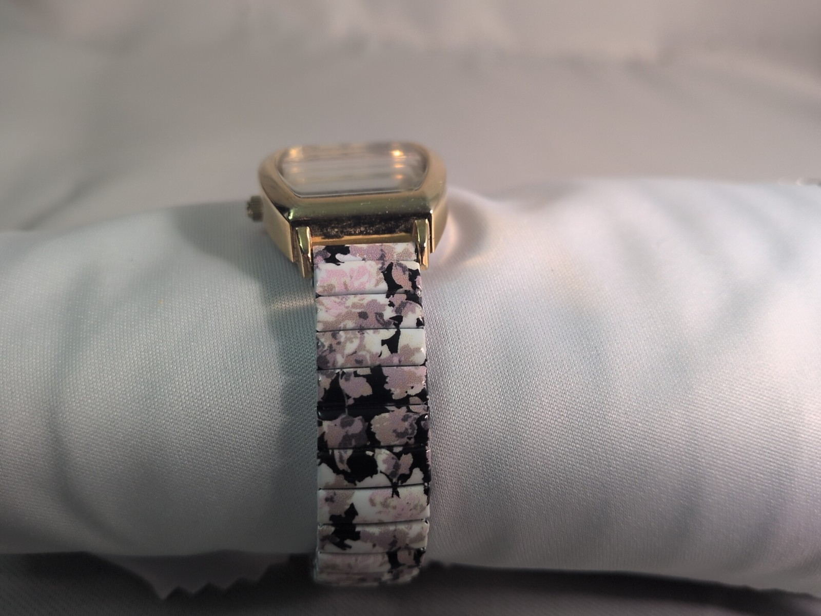 Isaac Mizrahi Womans Floral Band Watch Mother Of Pearl Dial Gold Tank Style Case