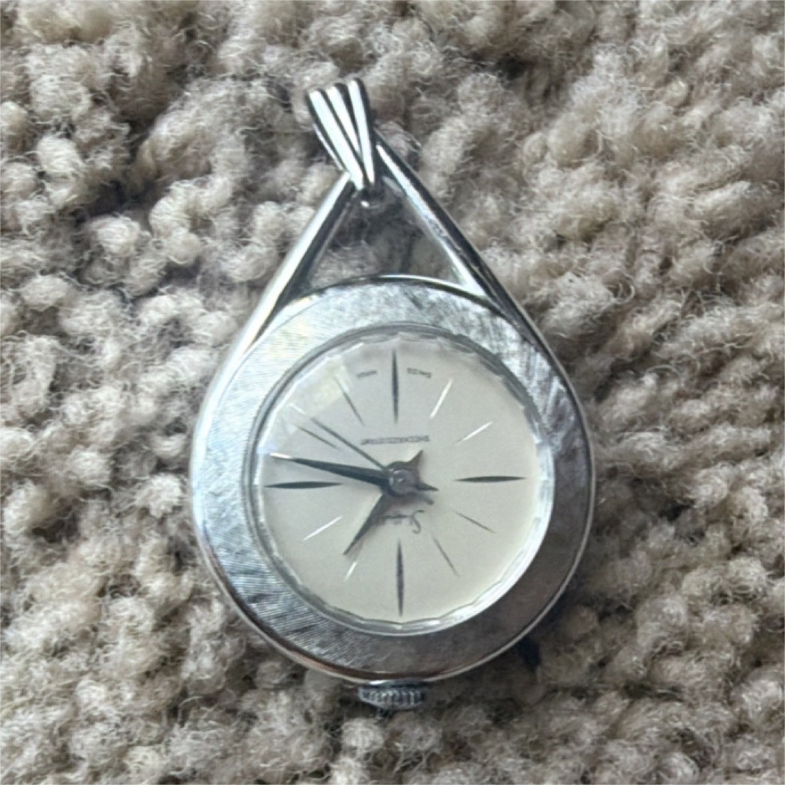 Women Silver-Tone Analog Round Wristwatch pendant White Dial Stick