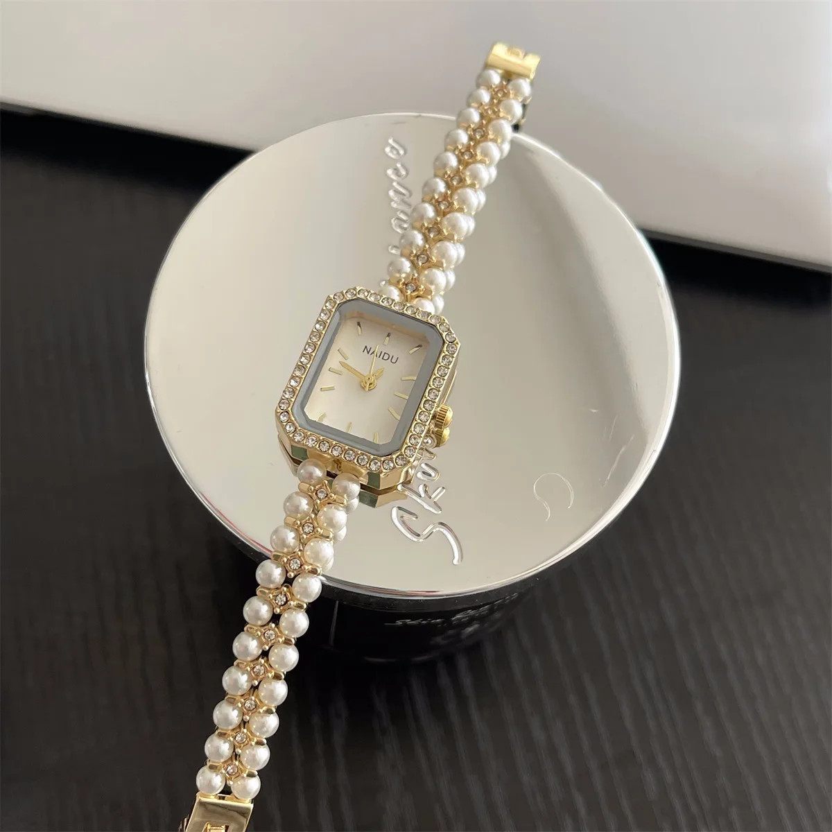 Pearl Strap Ladies Watch – 2.2×2.5cm (0.9×1in) Quartz, Luxury Gift