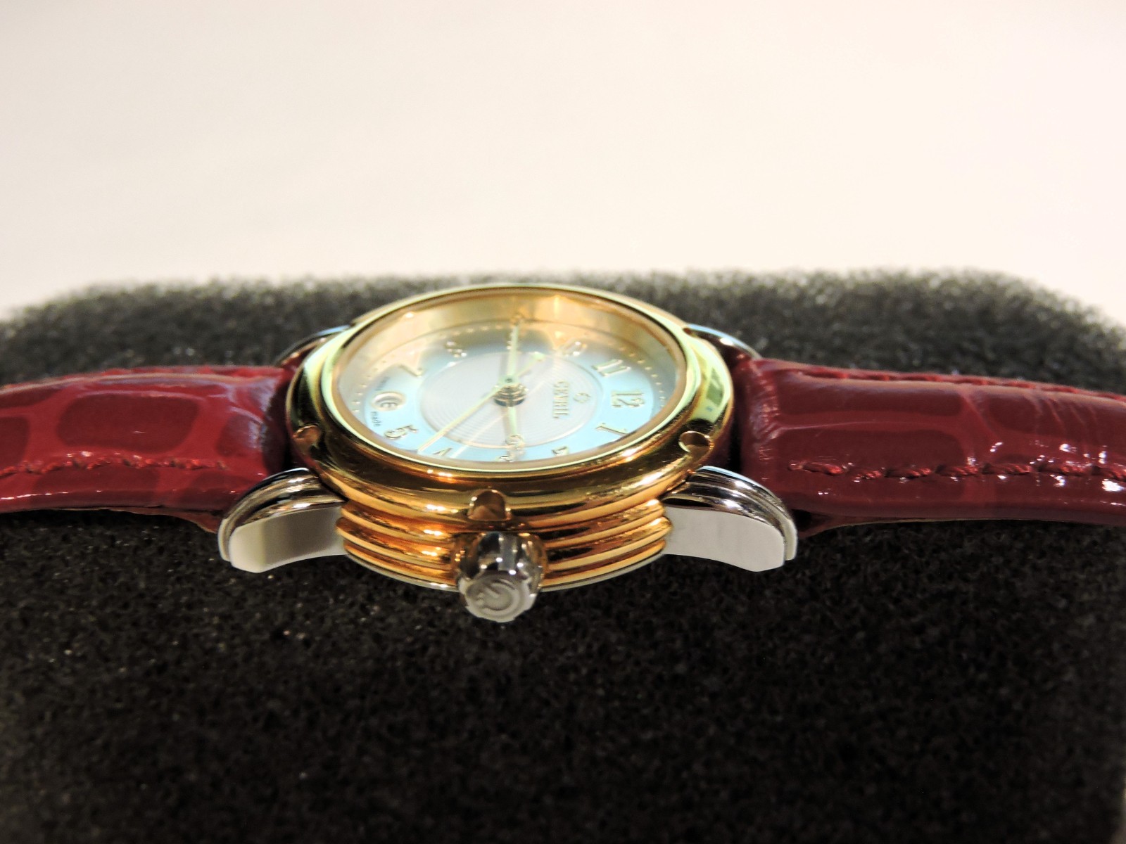 VINTAGE GEVRIL GV2 18K GOLD & S/STEEL FIRST GENERATION 29mm 18K SOLID GOLD BEZEL