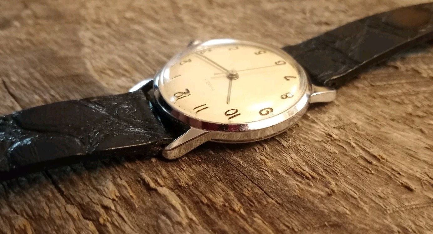 Vintage 1967 Timex Mercury Men’s Dress Watch PRISTINE SERVICED