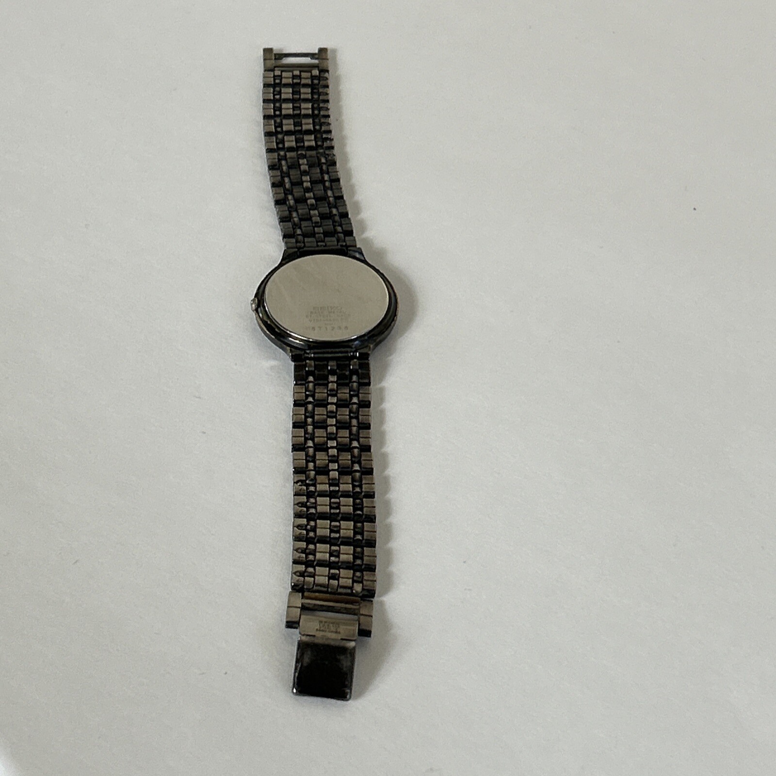 Vintage Men’s Seiko V701-1K20 Black Tone Quartz Watch – New Battery