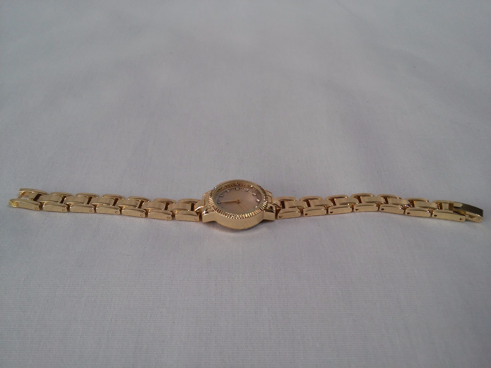 New Women’s Target Gold Tone Color Watch Jewelry Wristwatch Ladies Battery Works