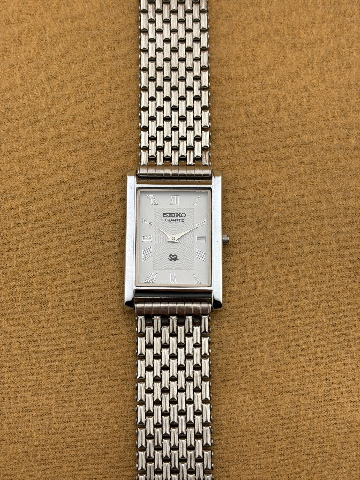 WHITE DIAL Vintage Seiko Slim Quartz men’s Wristwatch
