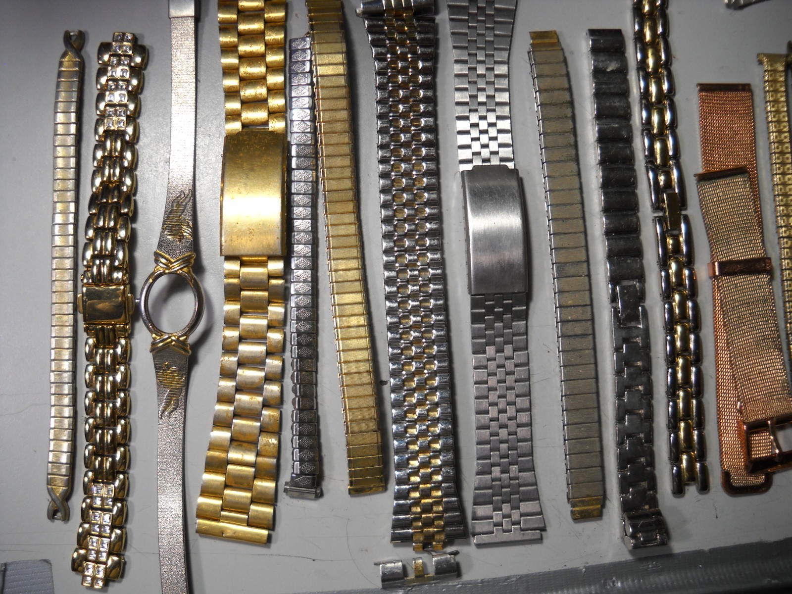 1054L Watch bands 27 piece gold color or plated ? stratch and regular look it