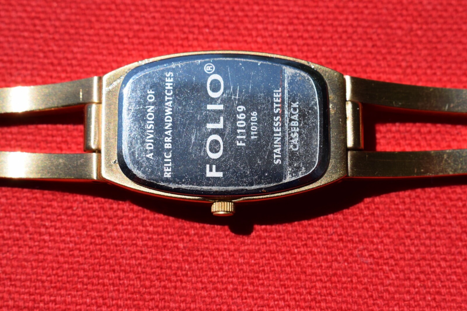 Relic Folio FI1069 by Fossil Women’s Wrist Watch Gold Color – New Battery!