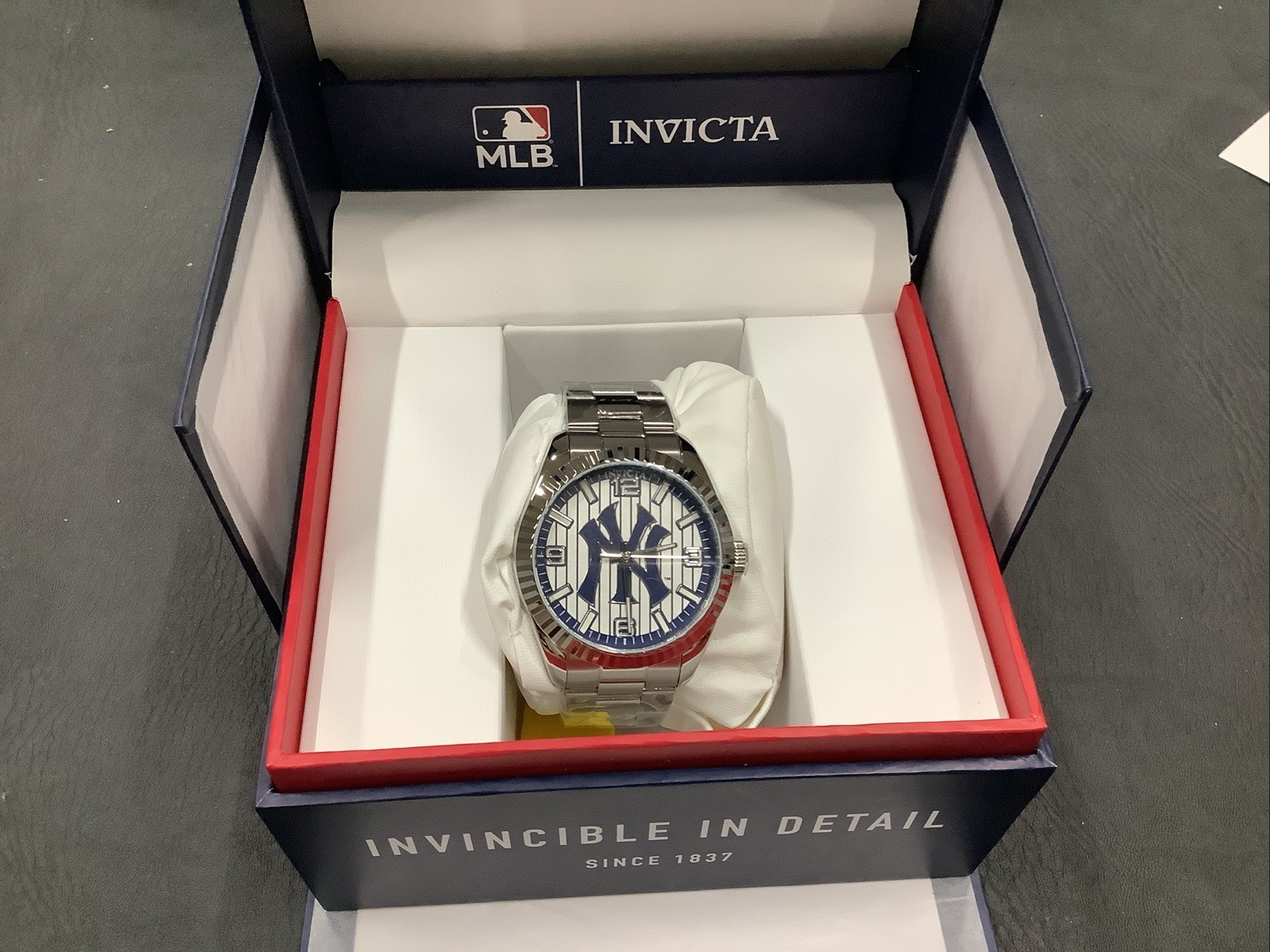 Invicta Specialty MLB New York Yankees 43mm Watch w/ Box
