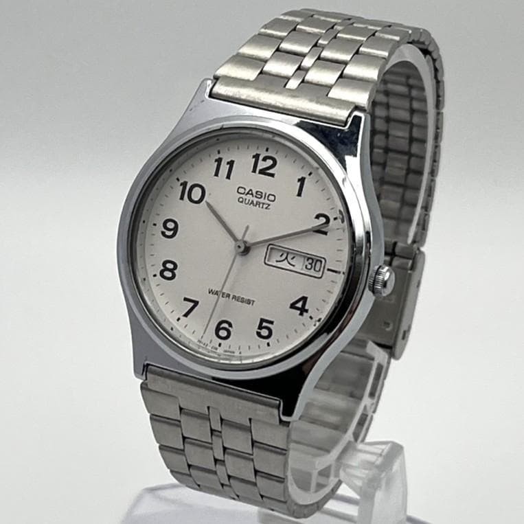 Casio Vintage Quartz Watch Day Date White Dial Used