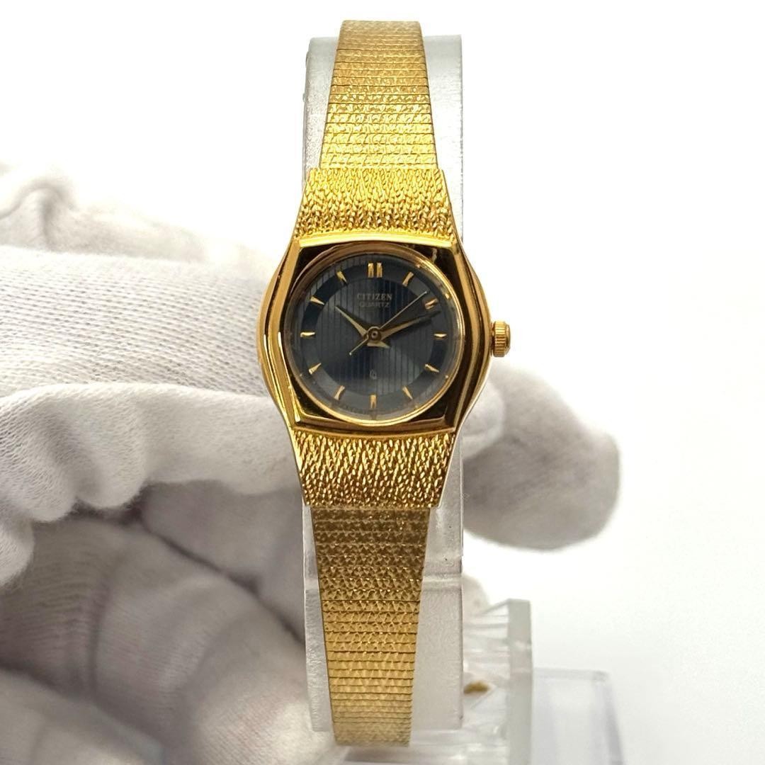 Mint condition, fully functional CITIZEN quartz watch with new battery and gold