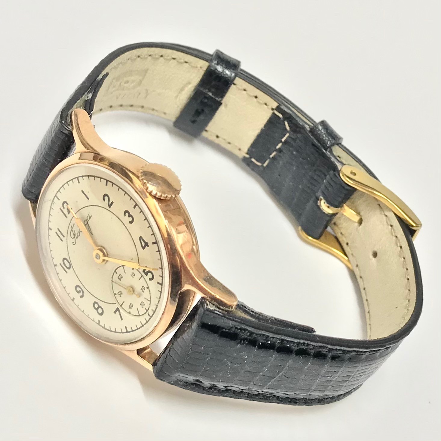 Pobeda CZZ gold 14K 585 mechanical 15 jewels small seconds 28 mm Vintage